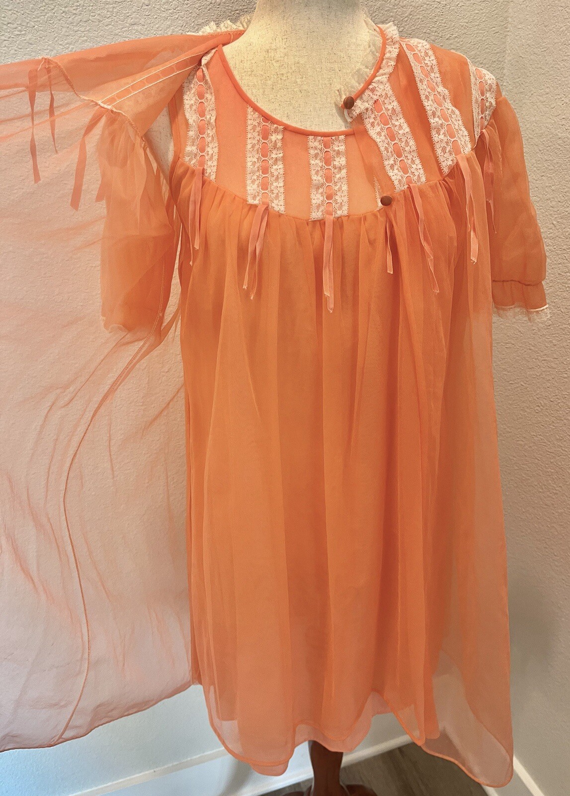 Vintage 1960s Lisette Babydoll Peignoir Set Coral w/ Cream Lace Vintage Sz Small