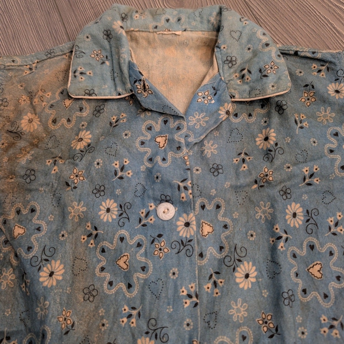 70s Women’s Distressed Bandana and Floral Design Button Down Top