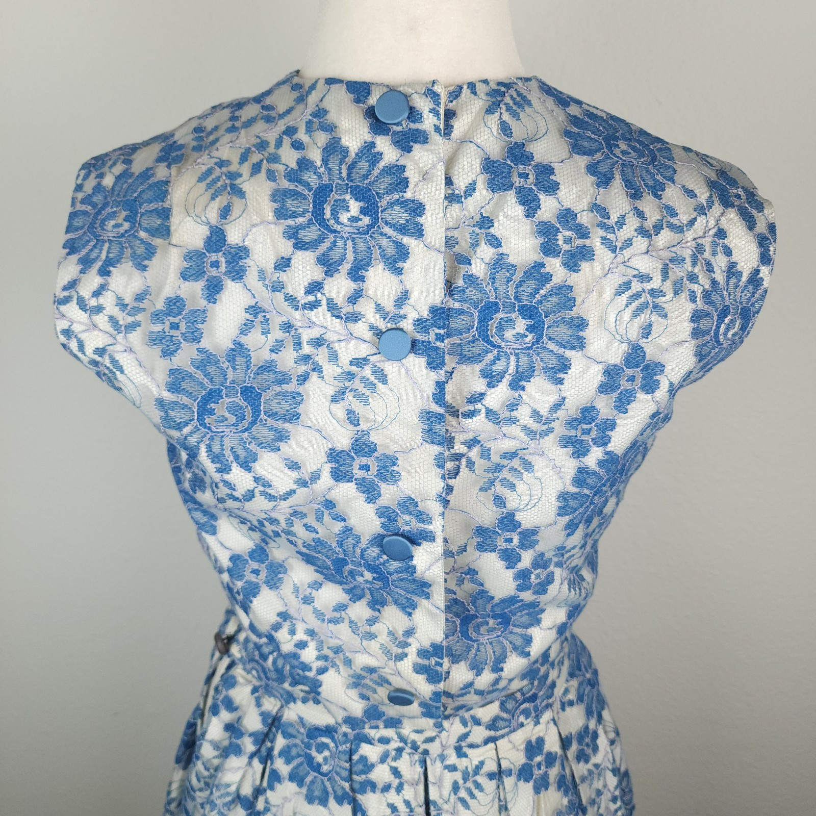 Vintage 1960s Blue White Lace Dress Set Lois Casper Pleated Skirt Button Back XS