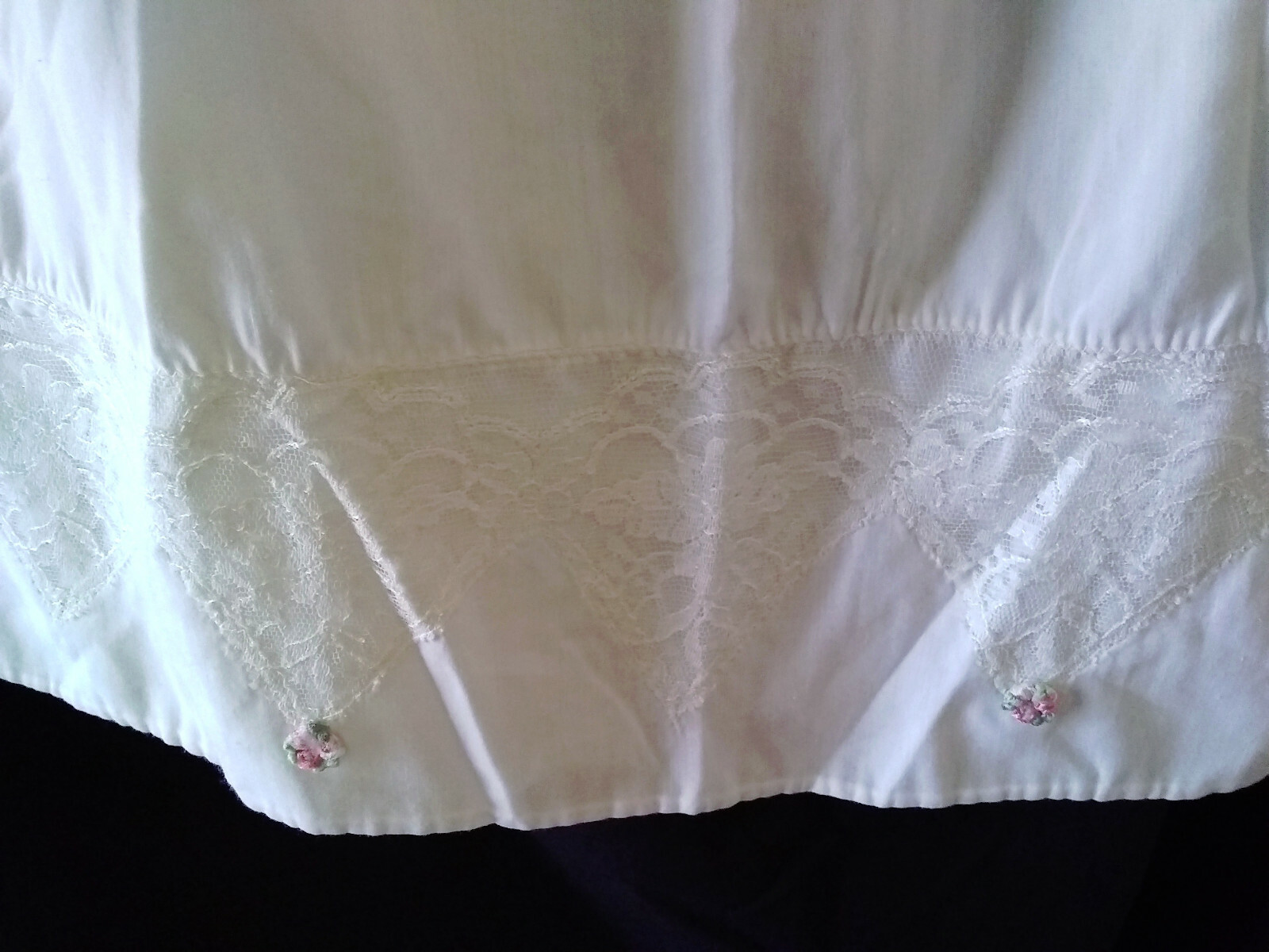AVIAN VINTAGE WHITE HALF SLIP LACE FLORAL HEM FULL ELASTIC WAIST MEDIUM SMALL M