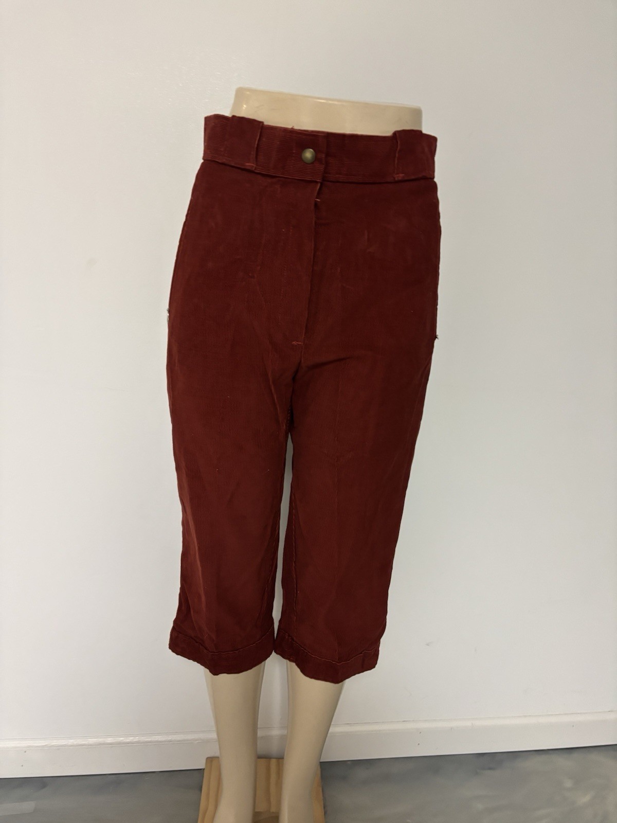 Sunbuster Vintage 1970s Rust Red Corduroy High-waisted Capri Pants by | Small