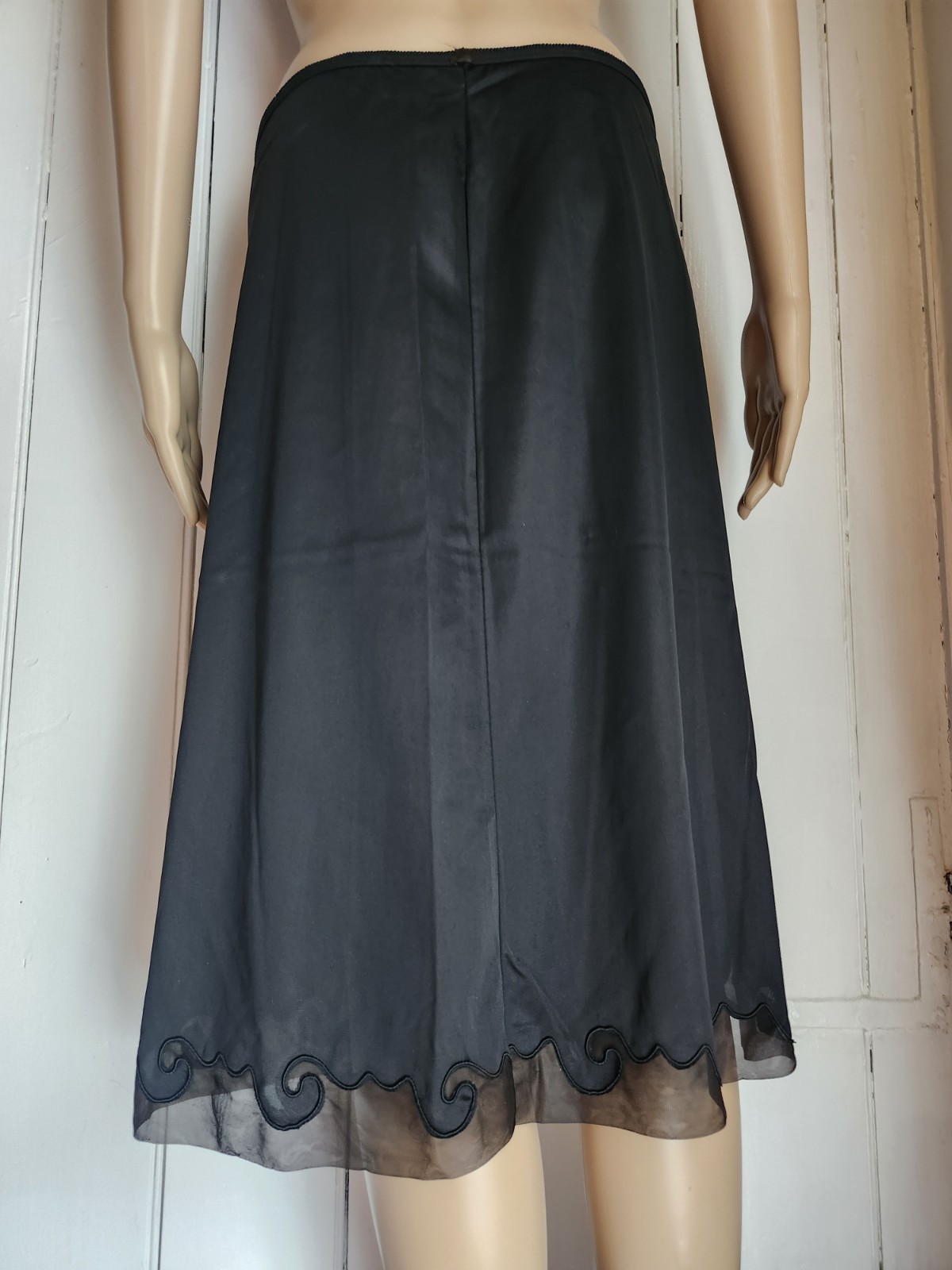 Rare Vintage 1950s Yolande Half Slip Nylon Black Swirl Lace Hem Pillow Tab Sz M