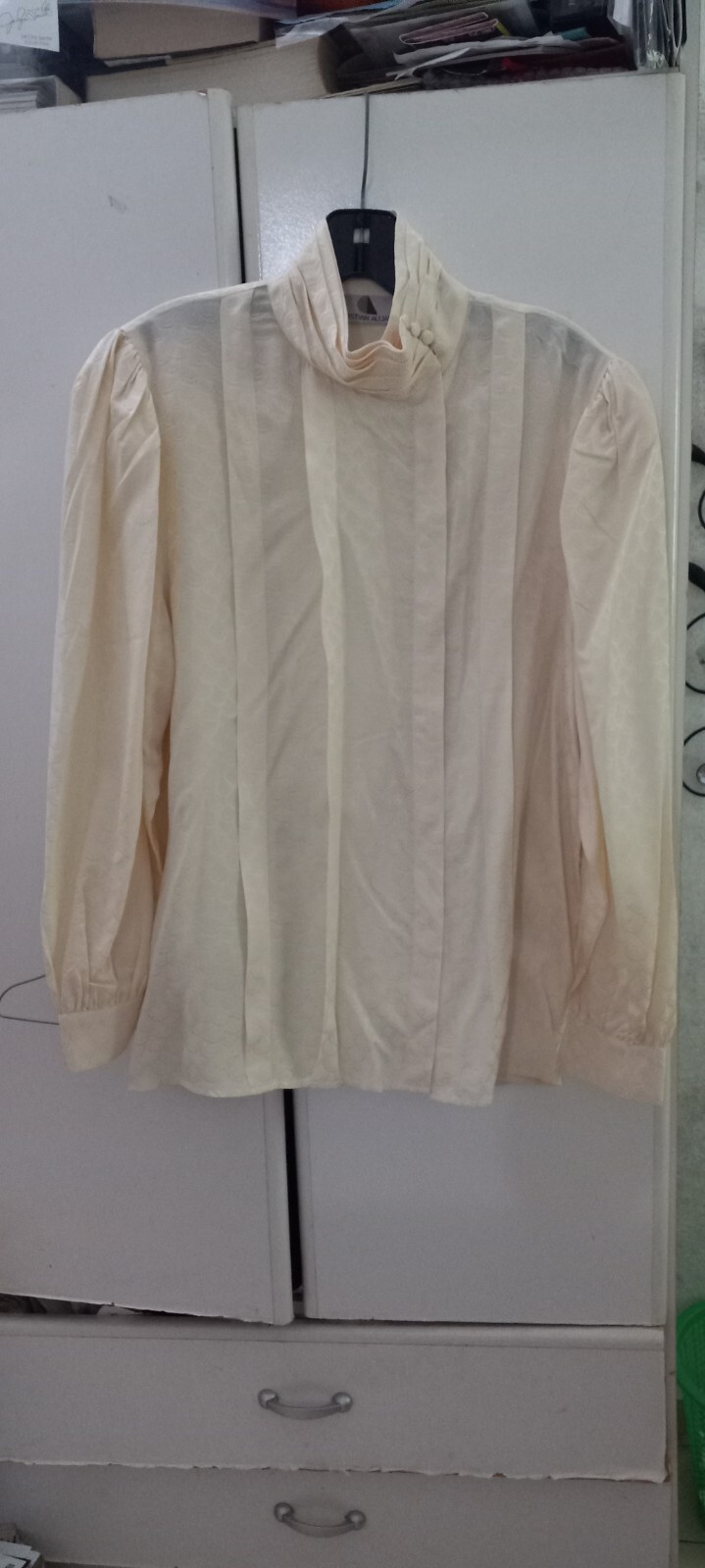 NWOT Vintage 100% Silk Blouse 14 Long Sleeves Top Button Up Down Cream Ivory