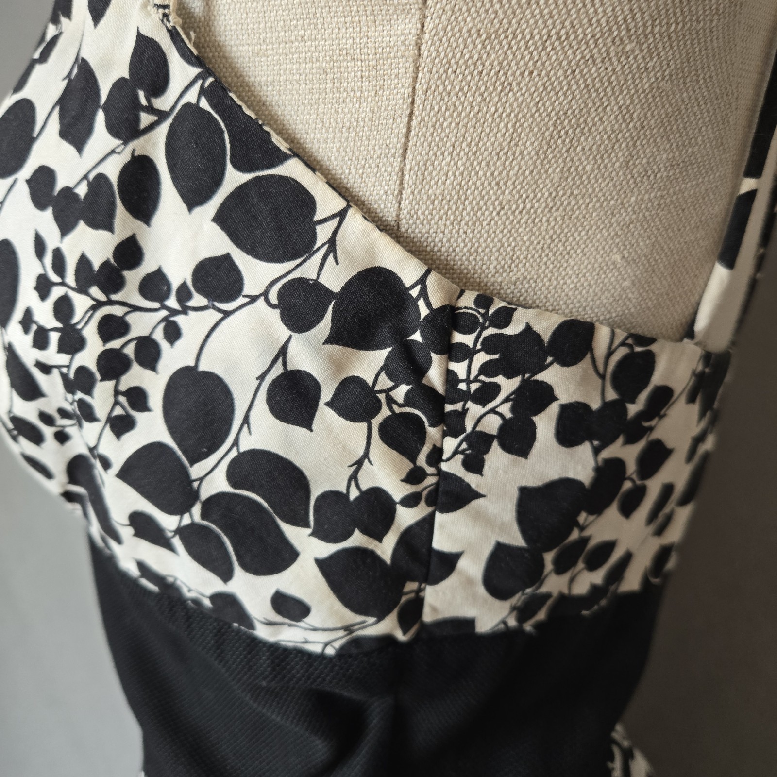 Vintage 50s Black & White Dress Full Skirt Waist 25 in
