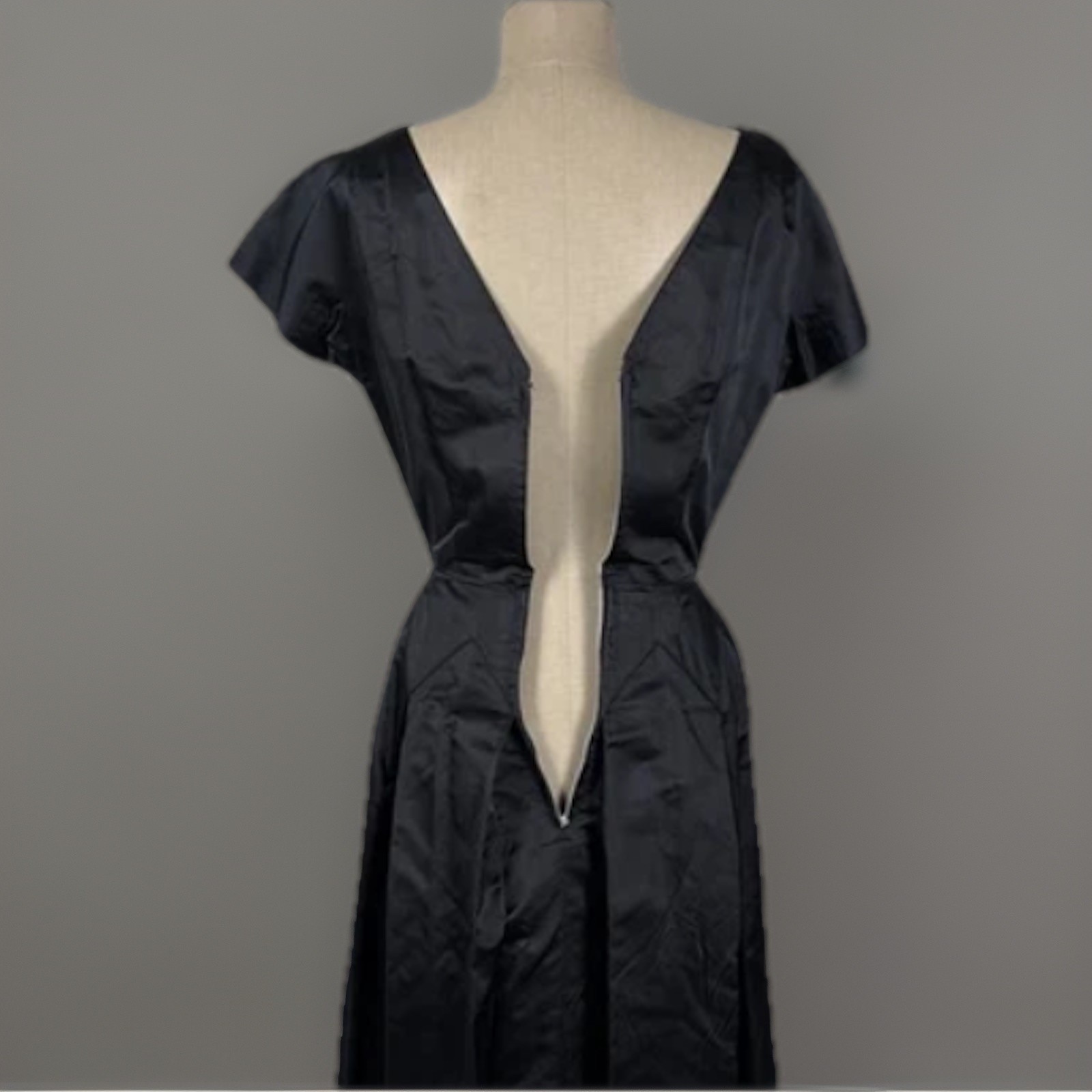 VTG 50s Dynasty Cocktail Dress Black Silk Taffeta Darts Pleated Low Back Size XS