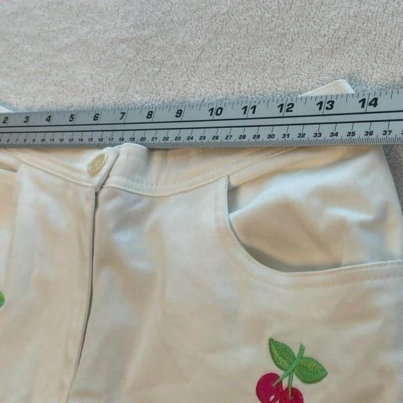 Vintage Quaker Factory Jeans Medium White Women’s Cherry Embroidery Print