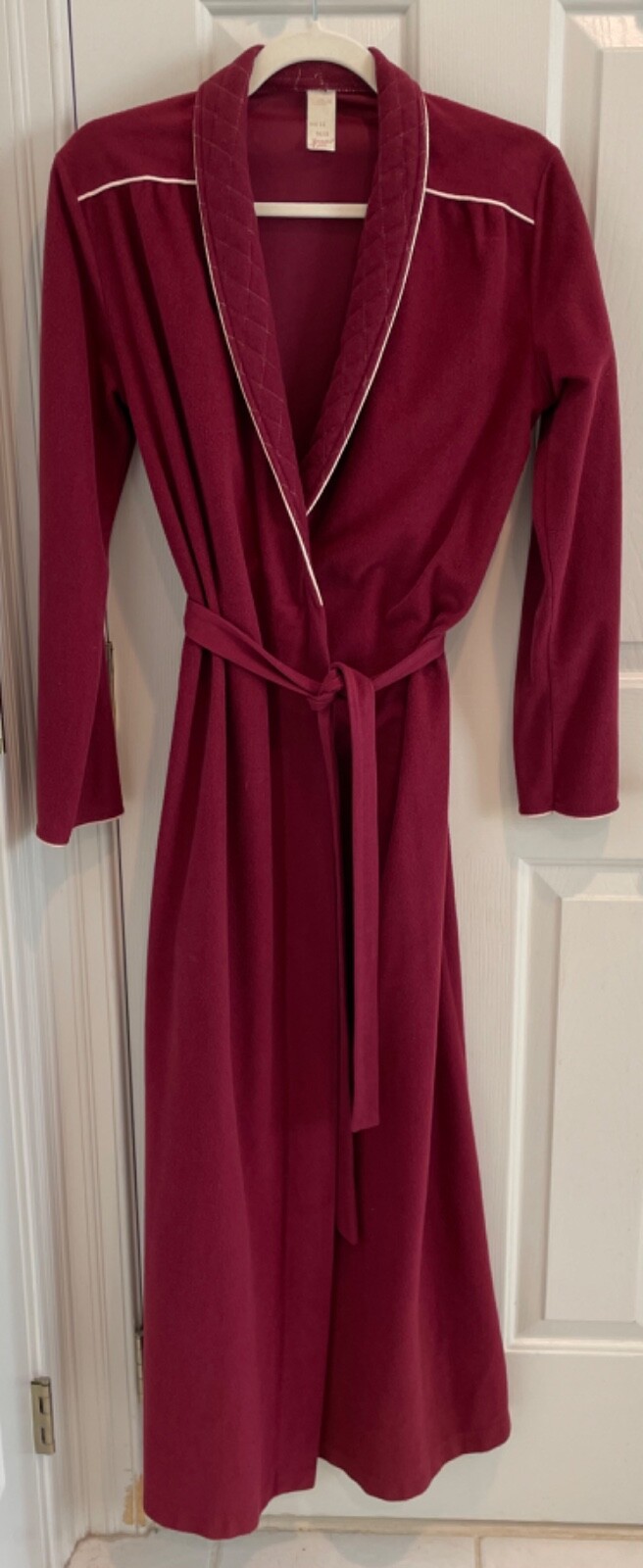 Vintage Jennifer Dale Long Fleece Belted Robe. Burgundy. Ladies 11.