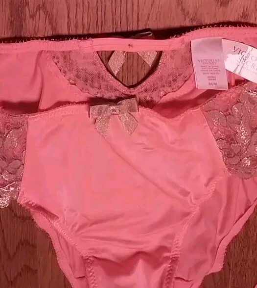 New VTG VICTORIA’S SECRET Very Sexy CORAL Shimmery Lace PANTIES Bikini Style M