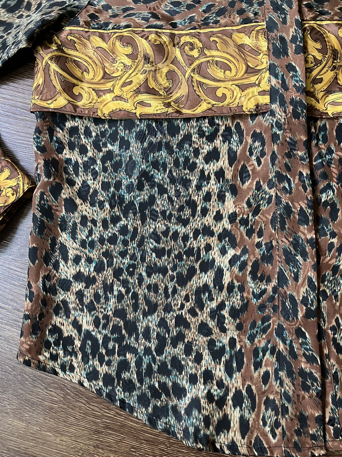 Vintage ’80s Petite Sophisticate Colorful Leopard Print Long Sleeve Blouse S/M