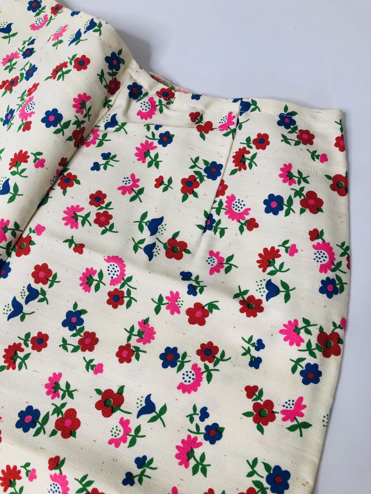 VTG 60’s Womens Pants Culottes Cream w/ Vibrant Flower Power Print