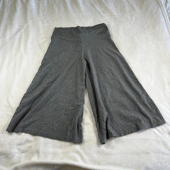 Voice gray silver pinstripe capri gaucho pants Y2K vintage mcbling