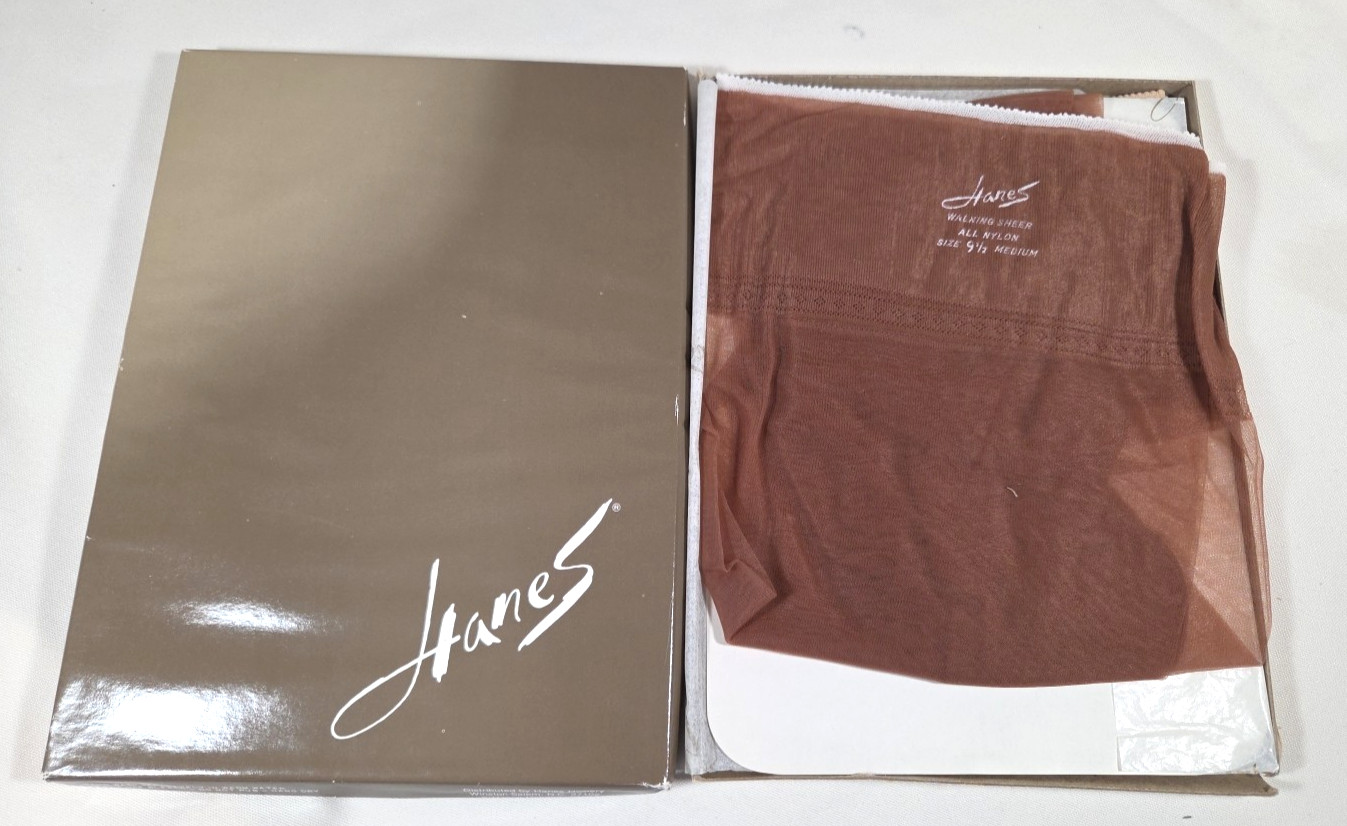 2 Prs – Vtg. Hanes Walking Sheer Stockings / Sz 9 1/2 M / Color = Mayfair