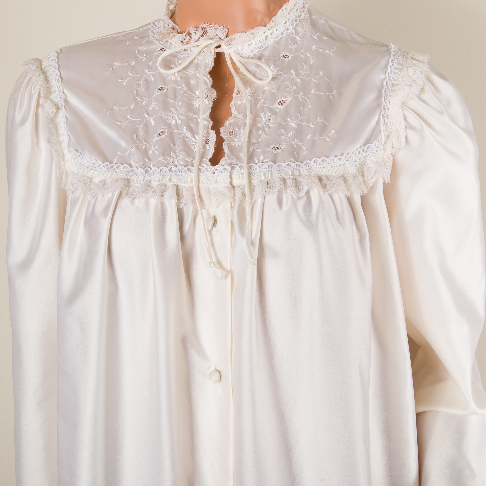 💖 BARBIZON Vintage Pearl Ivory Silky Satin Robe Long Sleeve Embroidered Lace M