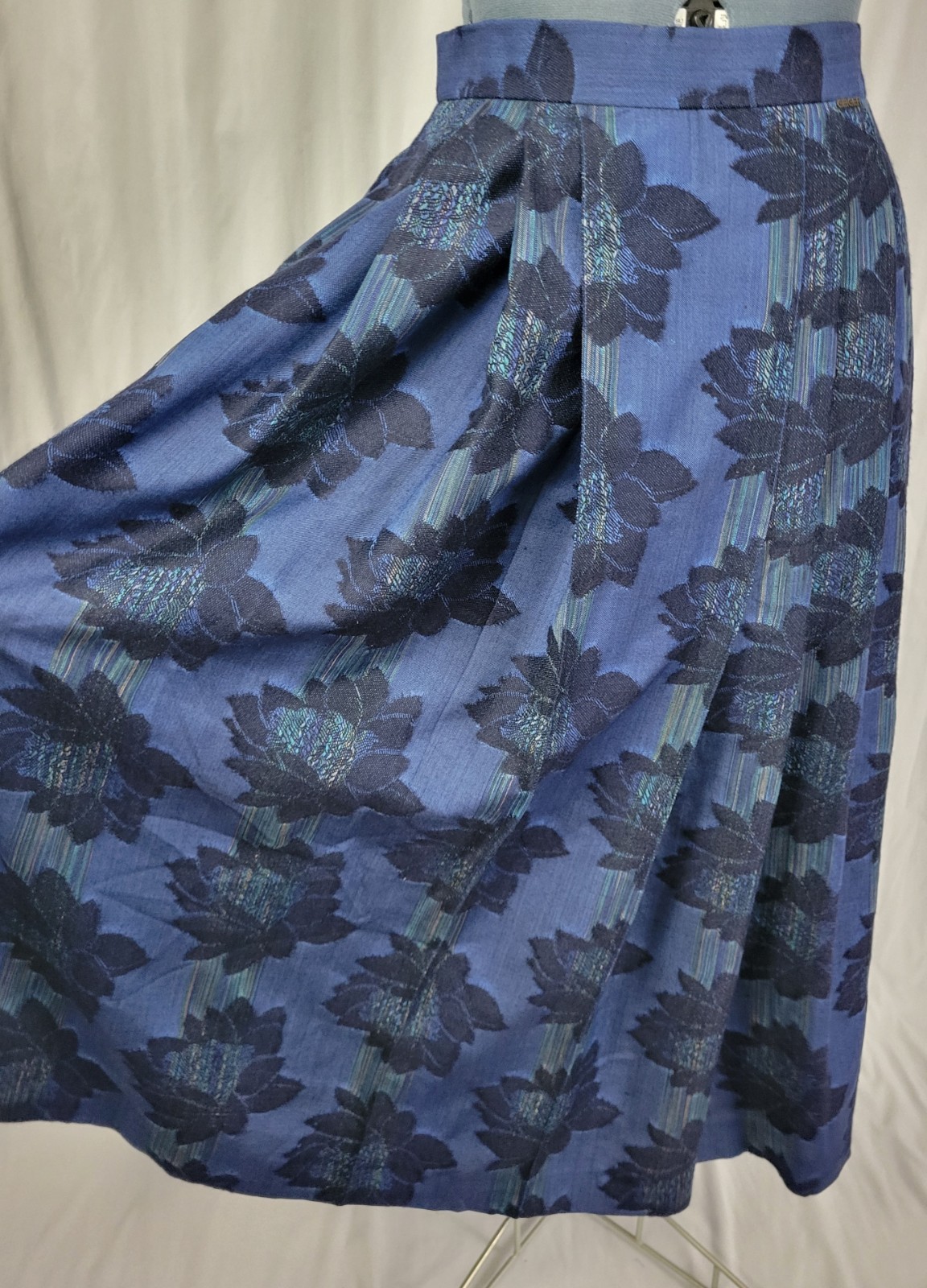 Vintage Geiger 100% Wool Blue Pleated Skirt w Black Flowers Size 40 (US Med)