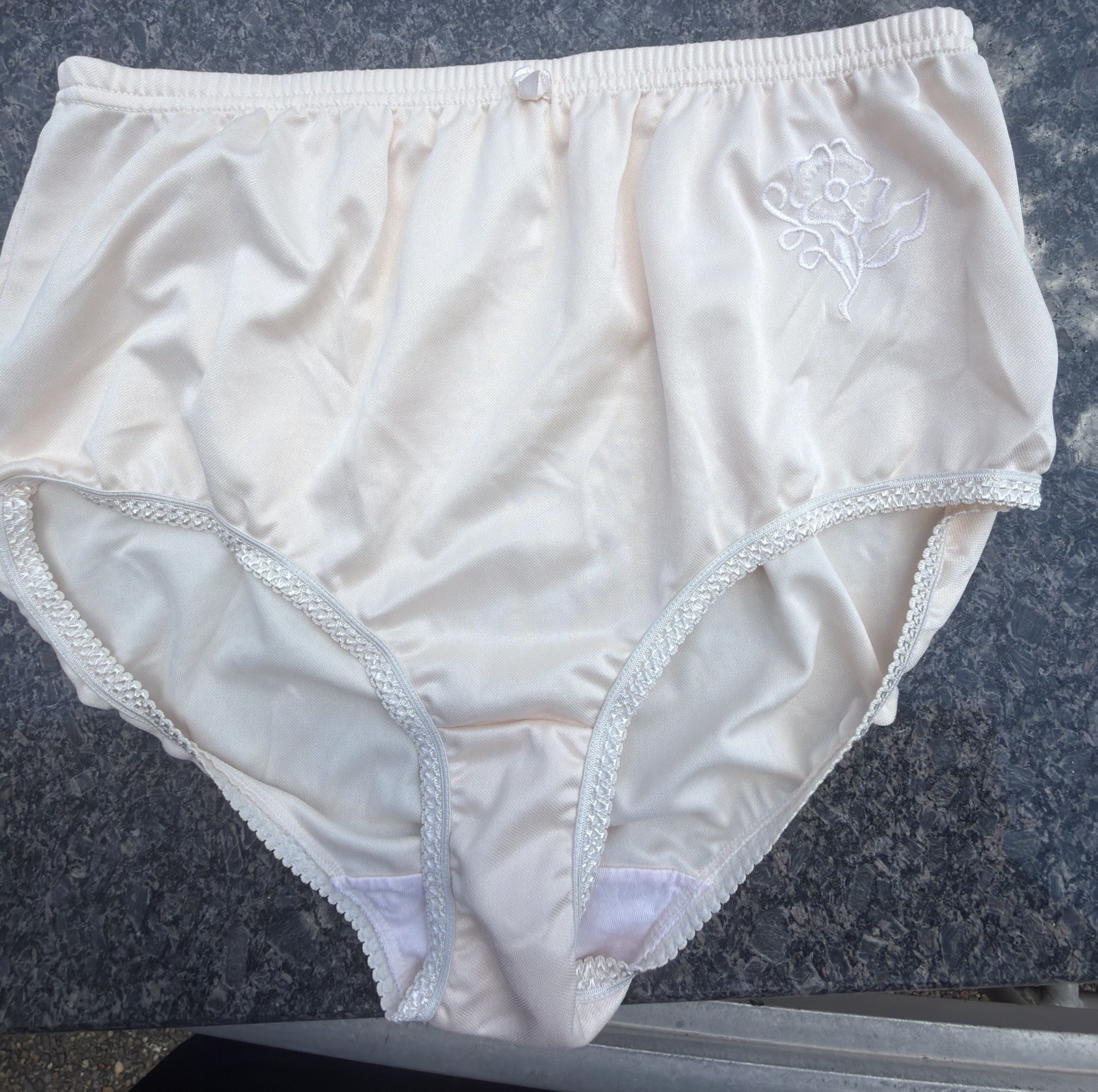 Vtg Hi Waist Floral Embroidery Polyester Granny Brief Panties 8/XL NWOT Peach