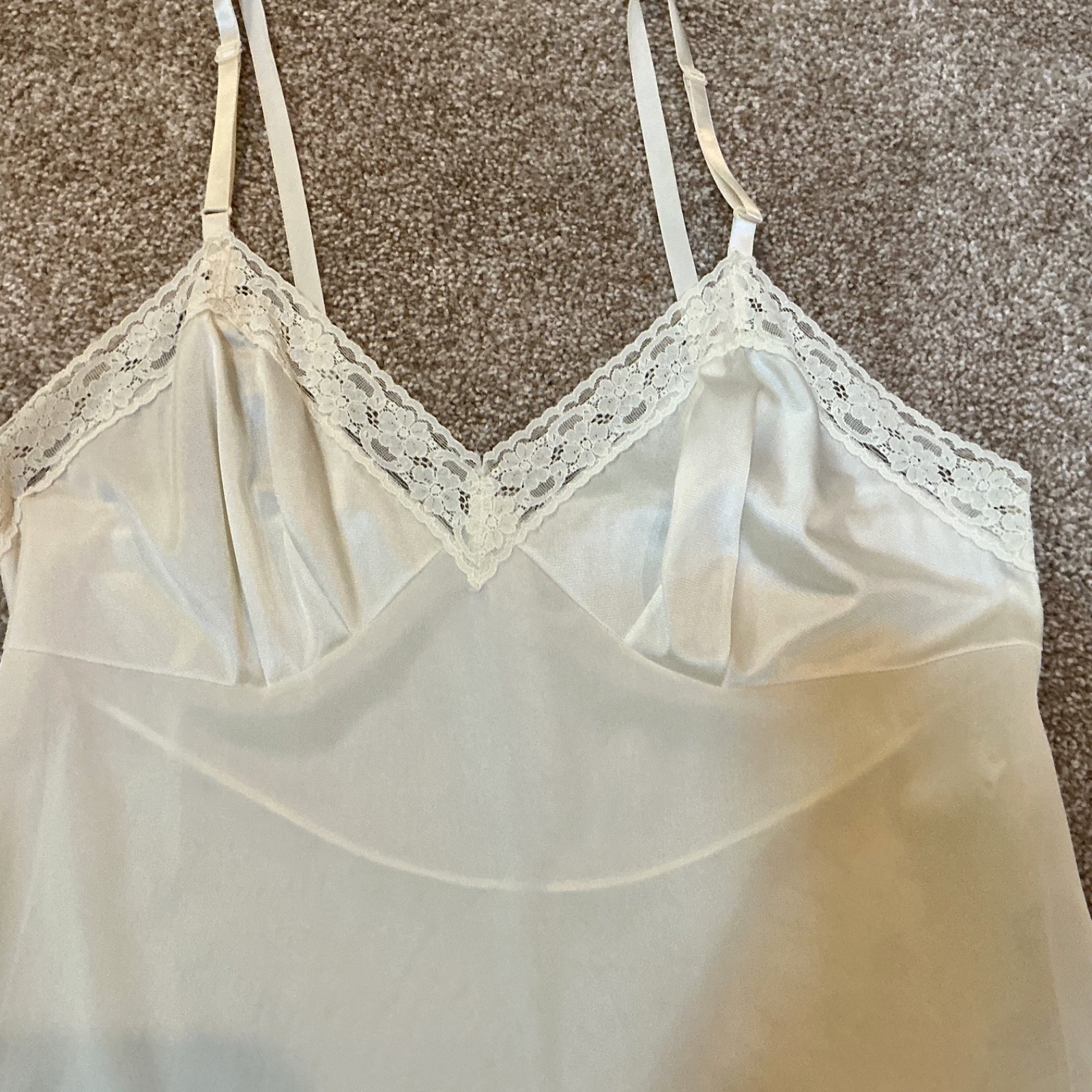 Vanity Fair Nylon & Lace Full Slip Ivory Size 34 T Lingerie Streetwear Vintage