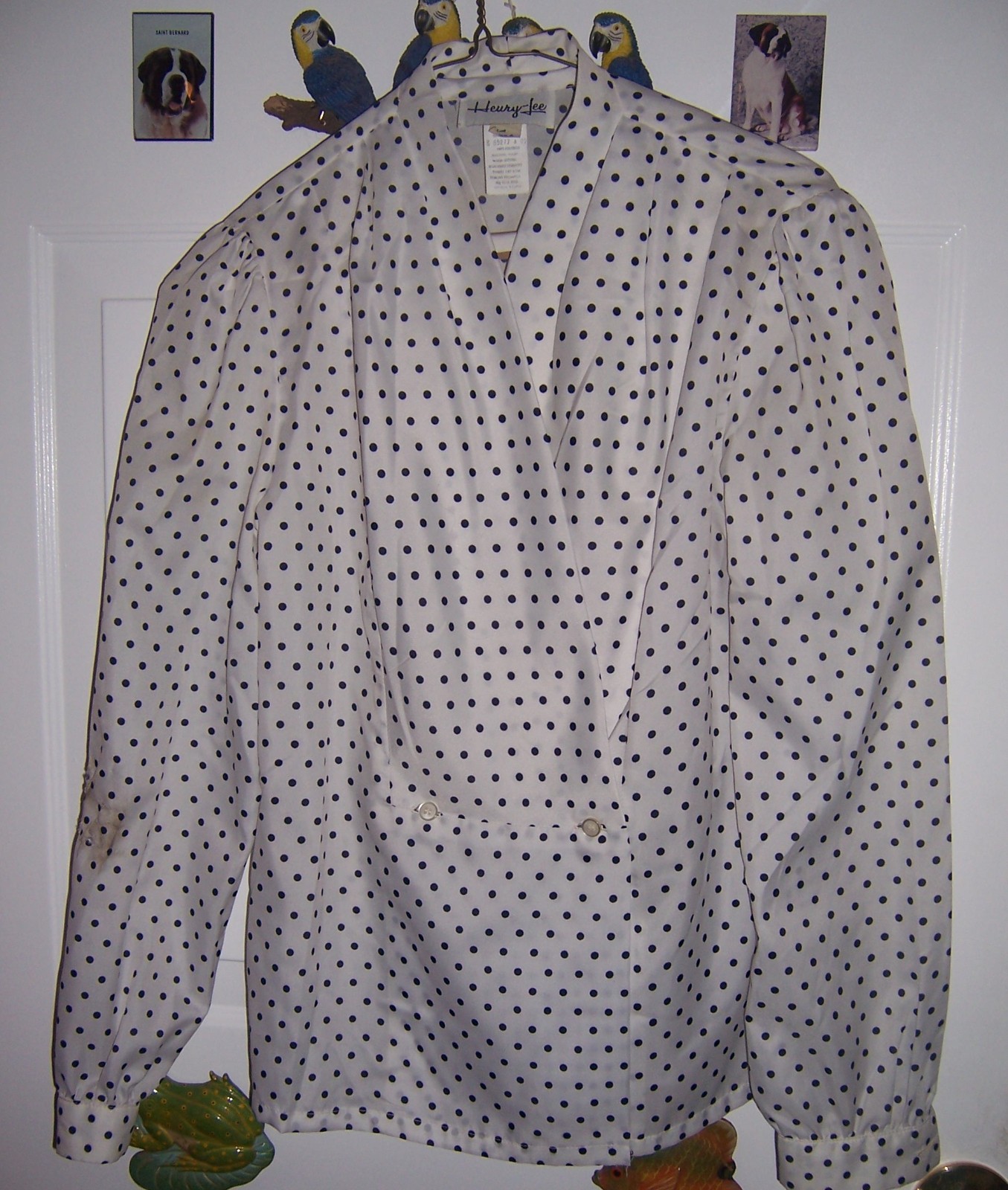 VINTAGE HENRY LEE NAVY AND WHITE POLKA DOT POLYESTER L/S BLOUSE – SIZE 6