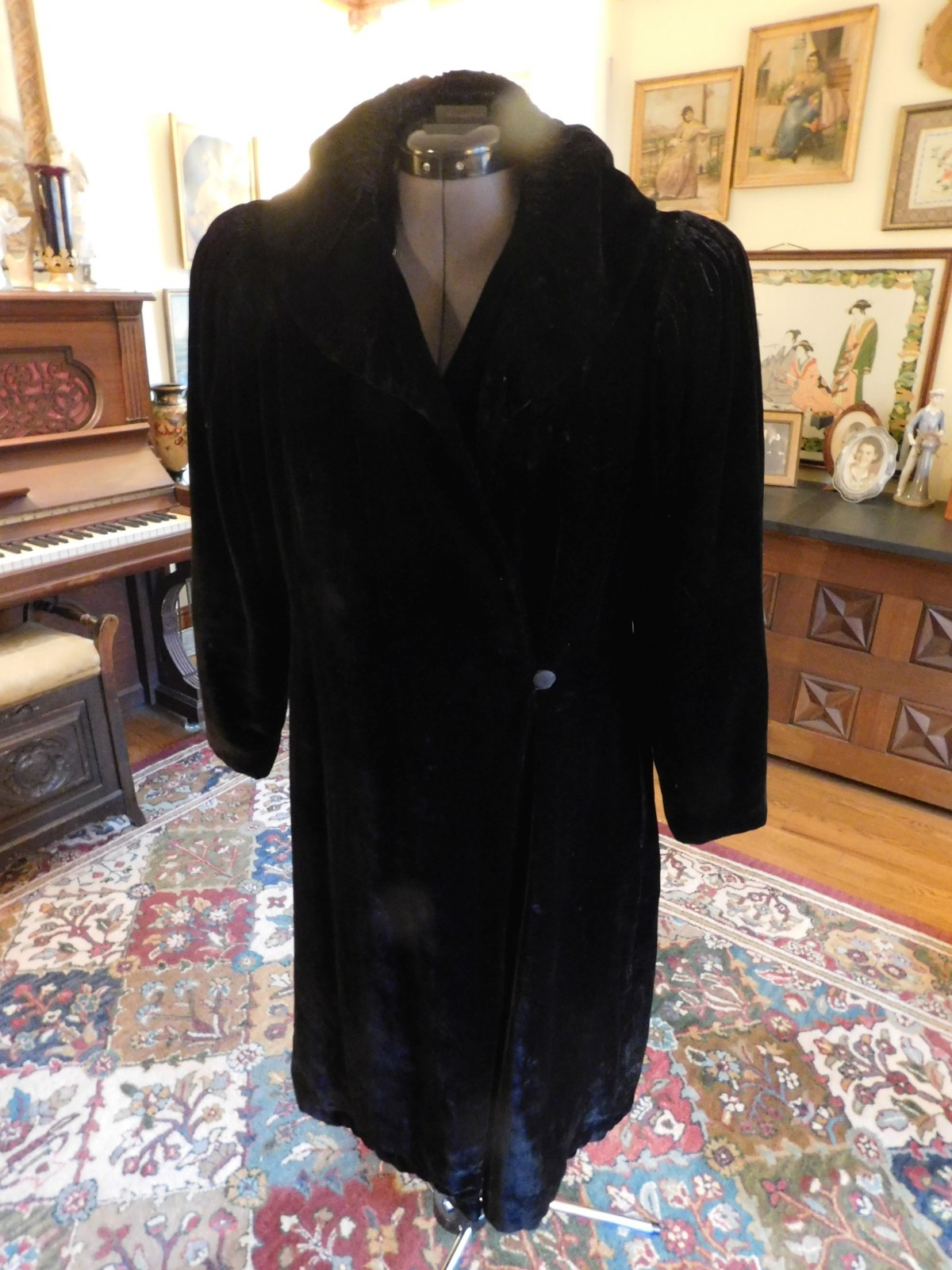 VINTAGE LADIES BLACK VELVET 30’S OPERA COAT S M-L