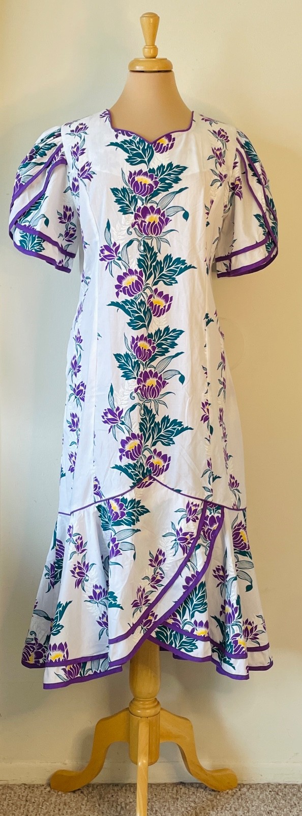 Vintage Made in Hawaii Size L Purple & Teal on White Floral Ruffle Hem Dress