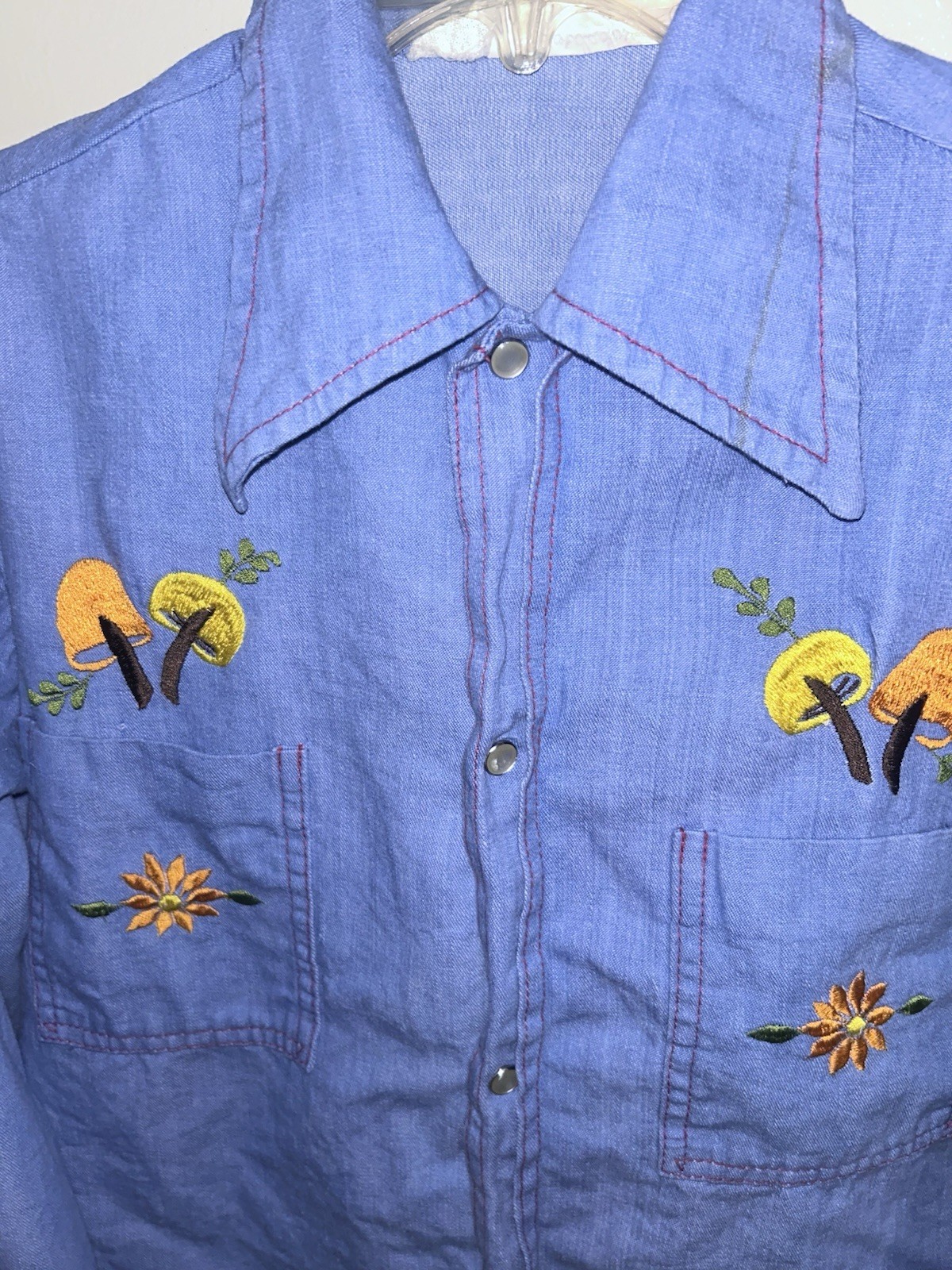 Vintage 70s Denim Embroidery Women’s Shirt Mushroom Flowers Collar Bordados M