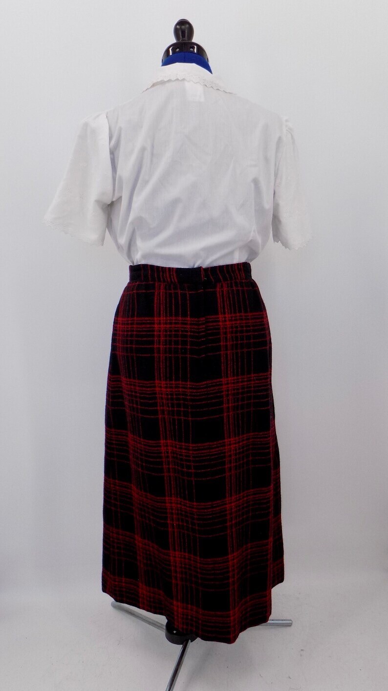 Vintage 1970s Does 1950s Black & Red Check/Plaid Wool A-Line Skirt W29