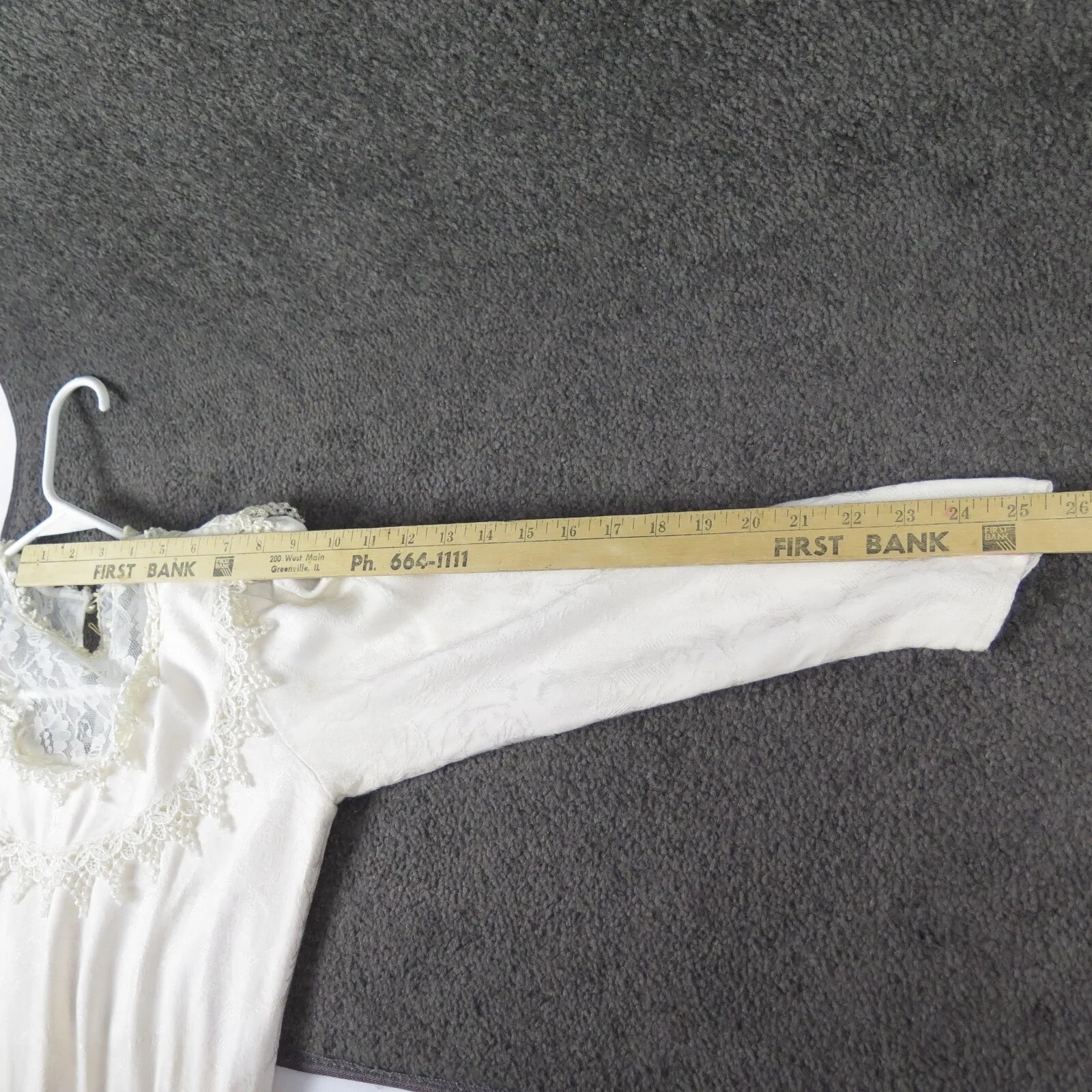 Vtg Cream Lace Dress Women’s size 5/6 Unbranded 80’s Soft Fabric Padded Shoulder