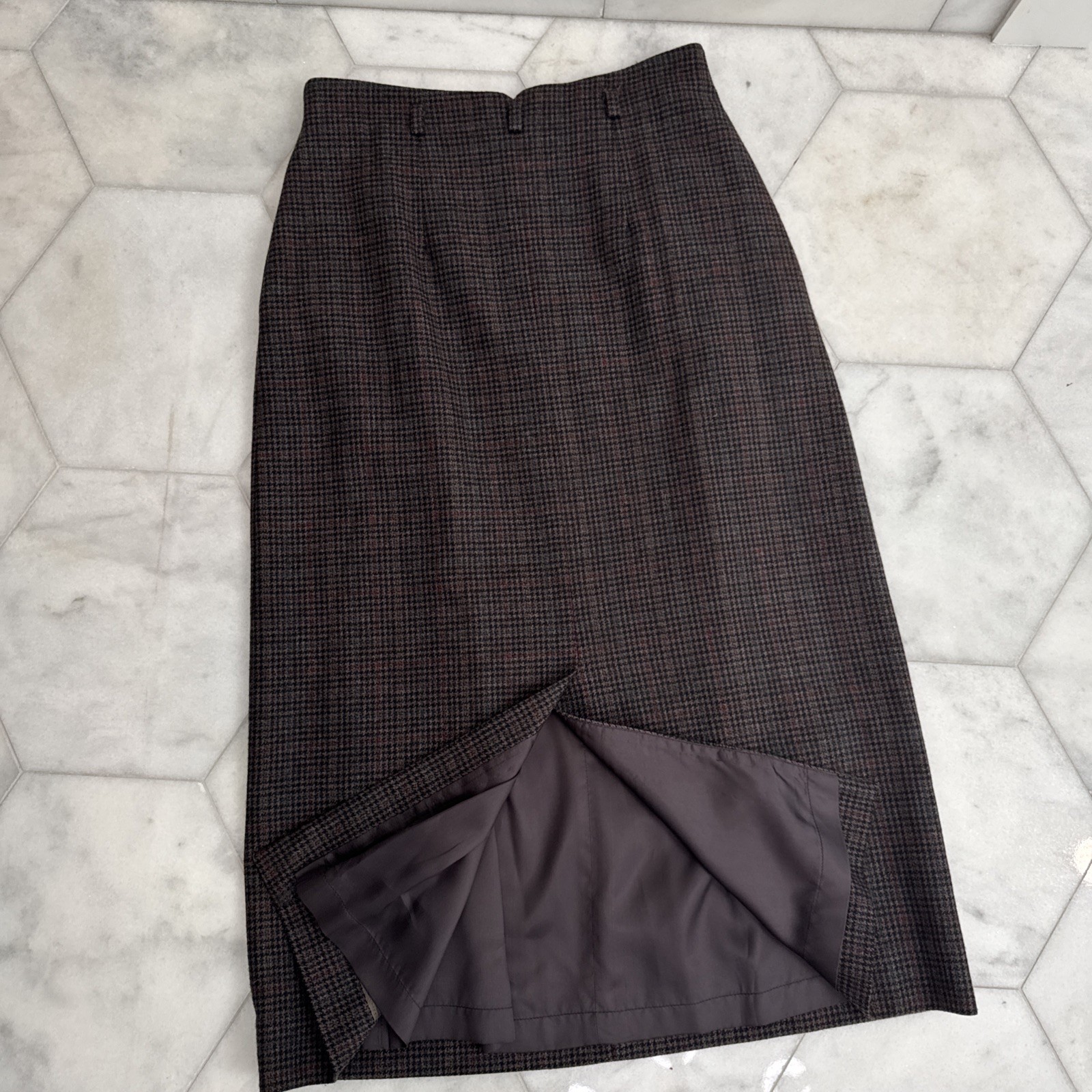 St. Johns Vintage 1980’s, Tweed/Houndstooth skirt, W 6-8 pleats, Trending 2025