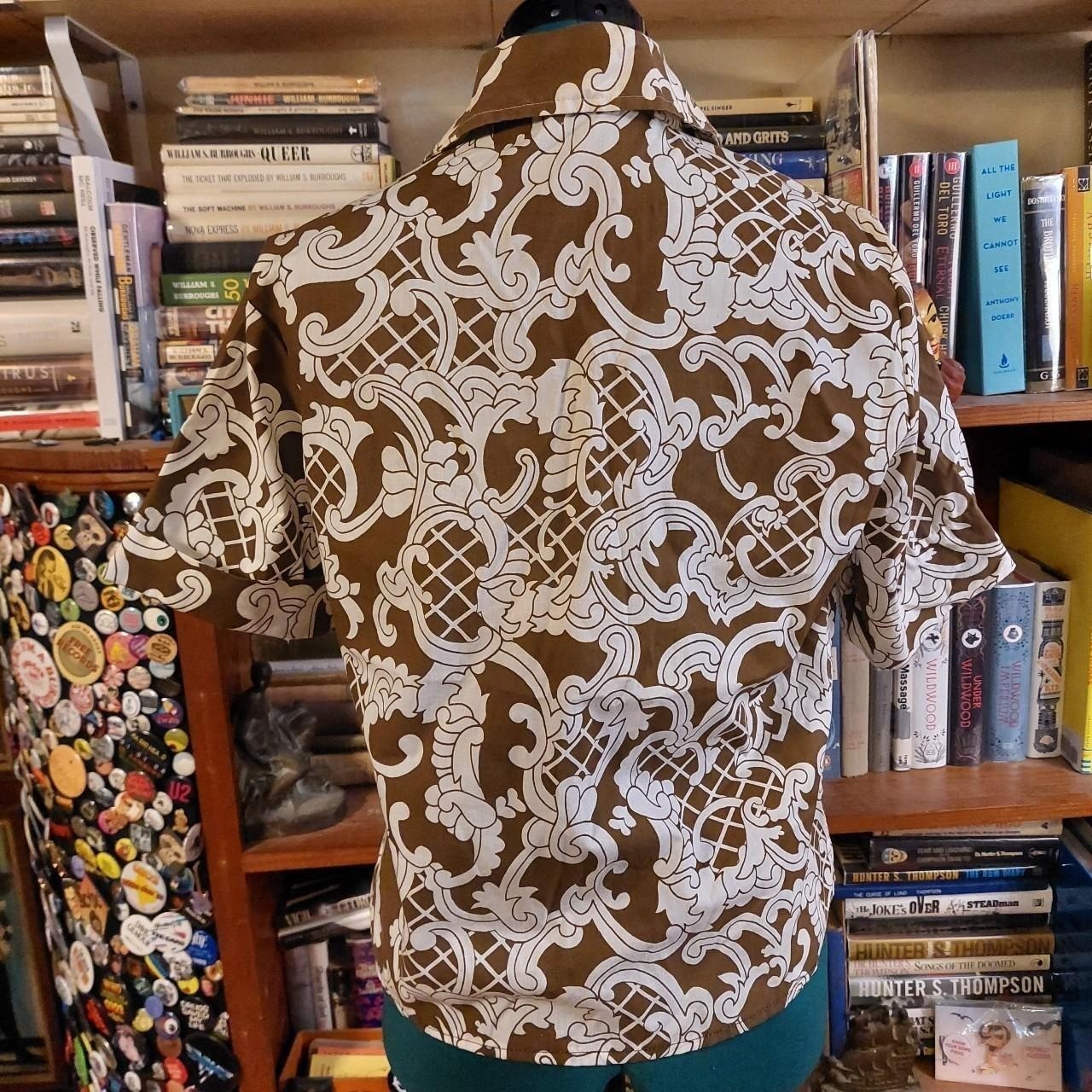 Vintage brown and white bold pattern short sleeve button up.