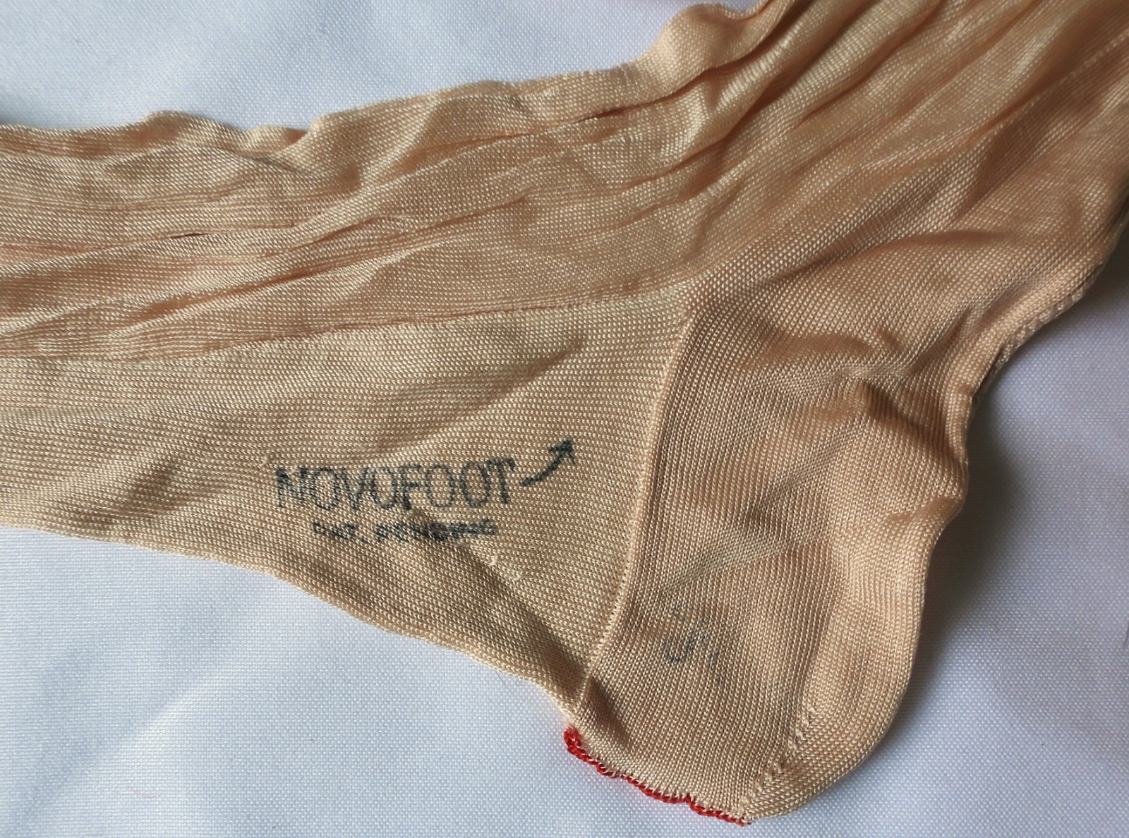 Worn Vtg Berkshire Novofoot Red Top Cuban SEAMED Keyhole FF STOCKINGS 10 31″