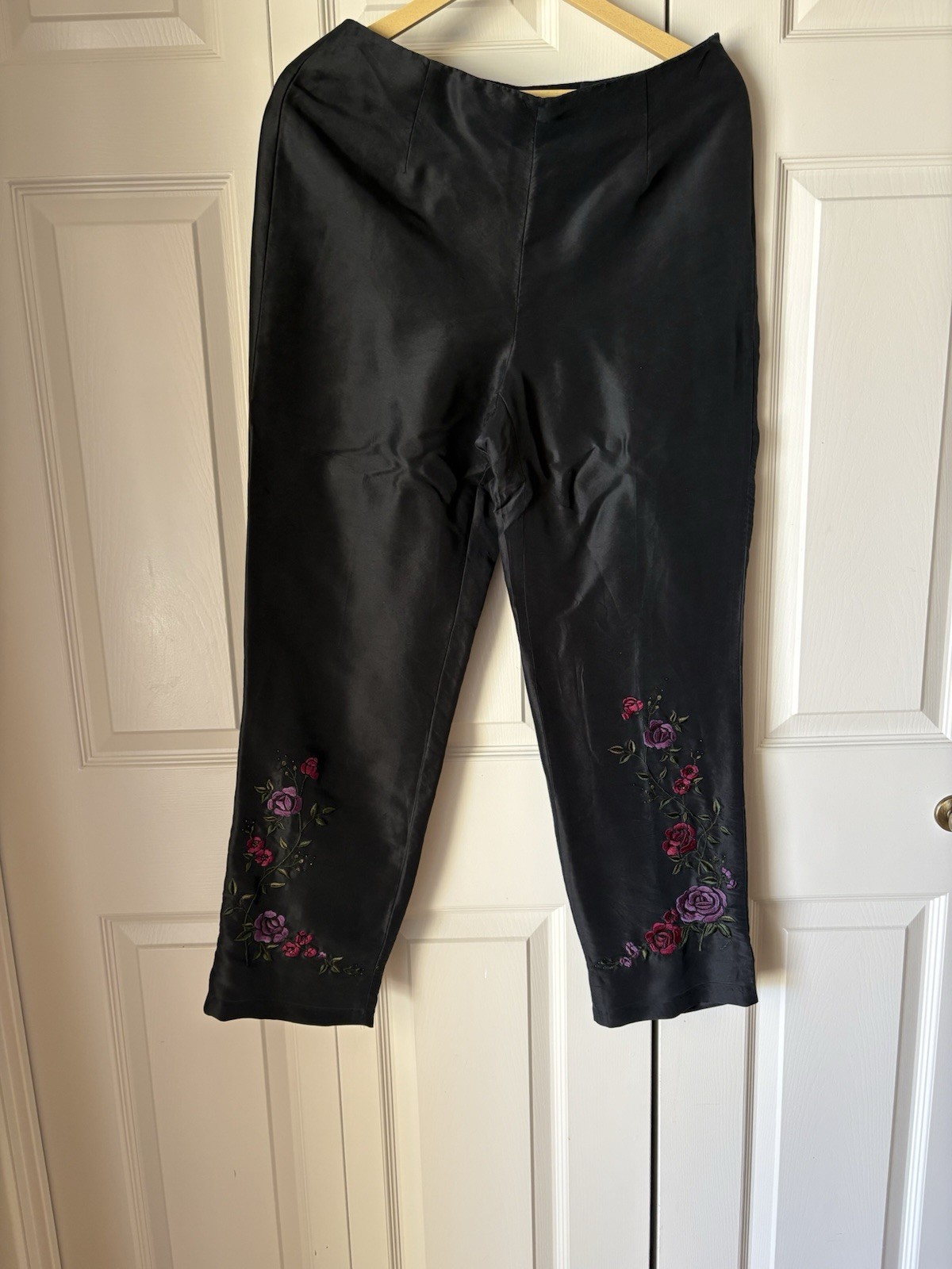 Ann Taylor | Vntage black silk pants. Foral embroidery. Size 8. 80s. Slim leg