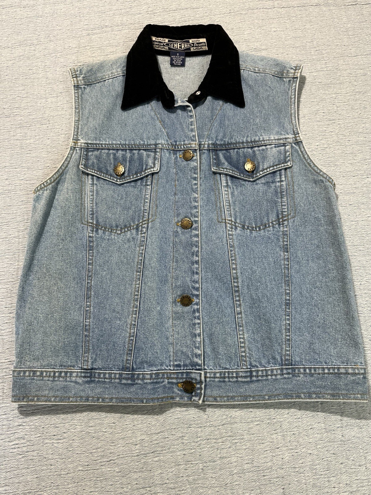 Generra Jean Vest Women’s Small 100% Cotton Light Wash Denim Black Velvet Collar