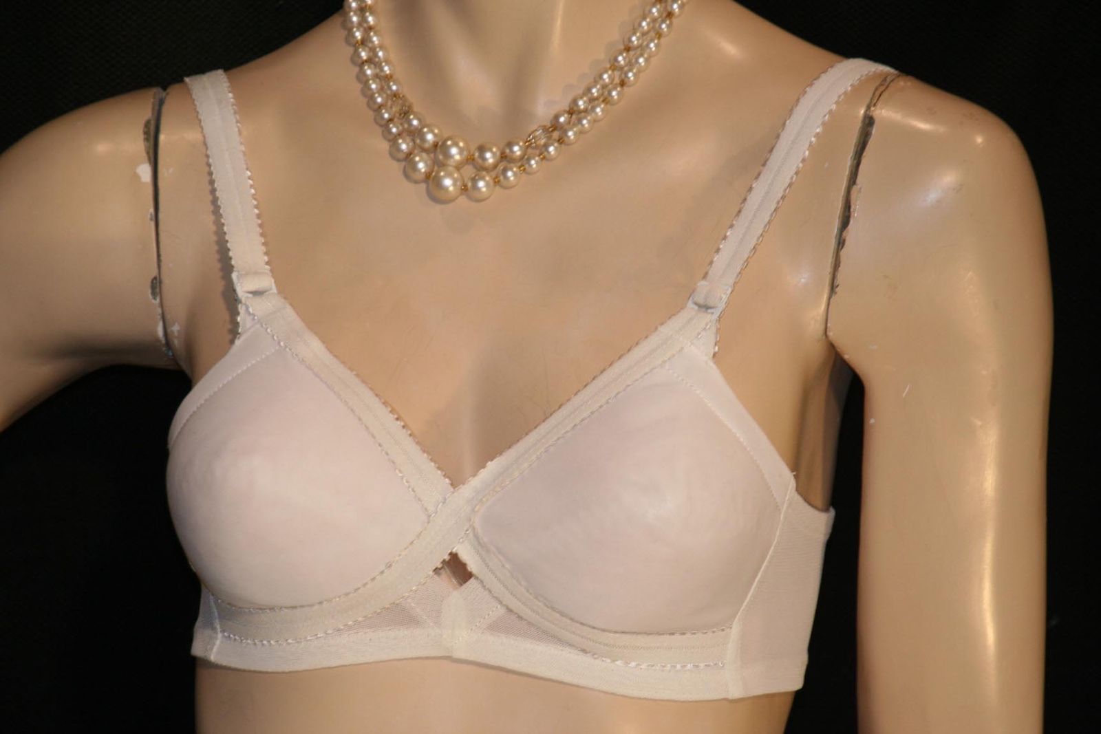 NOS 34B VTG 70s BRA Seamless Cup X’TRA COMFORT Exquisite Form P3150 Vanity Fair