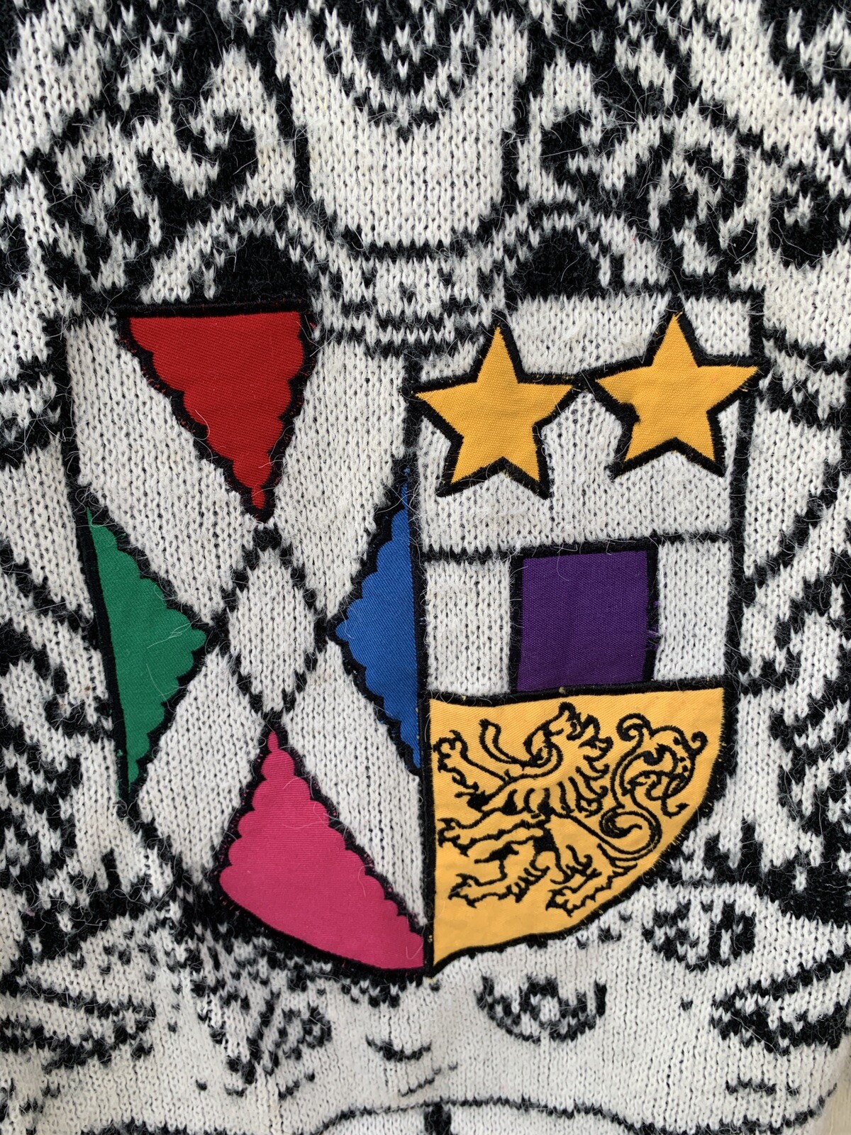 Vintage 1980s Kitty Hawk Heraldic Crest Acrylic Knit Sweater Size S Oversized