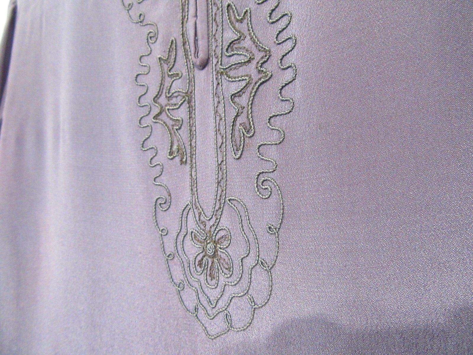 VINTAGE ANTIQUE WOMENS 1920S FLAPPER DRESS TUNIC MUAVE SILK CREPE EMBRD ASIS F45