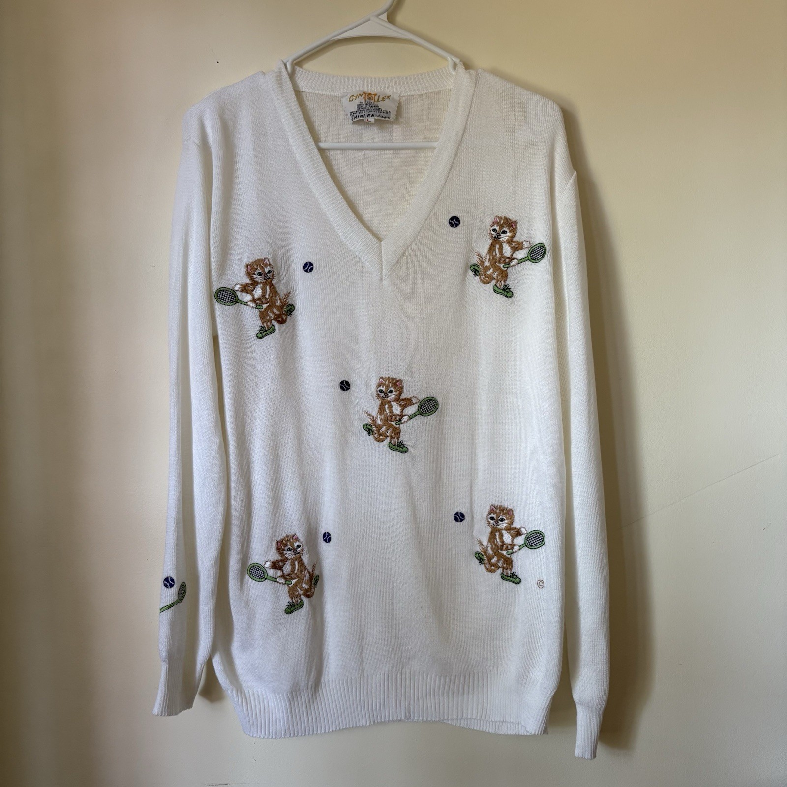 Cyn Les White Knit V-neck Sweater Embroidered Cats Kittens Tennis Size L Vintage