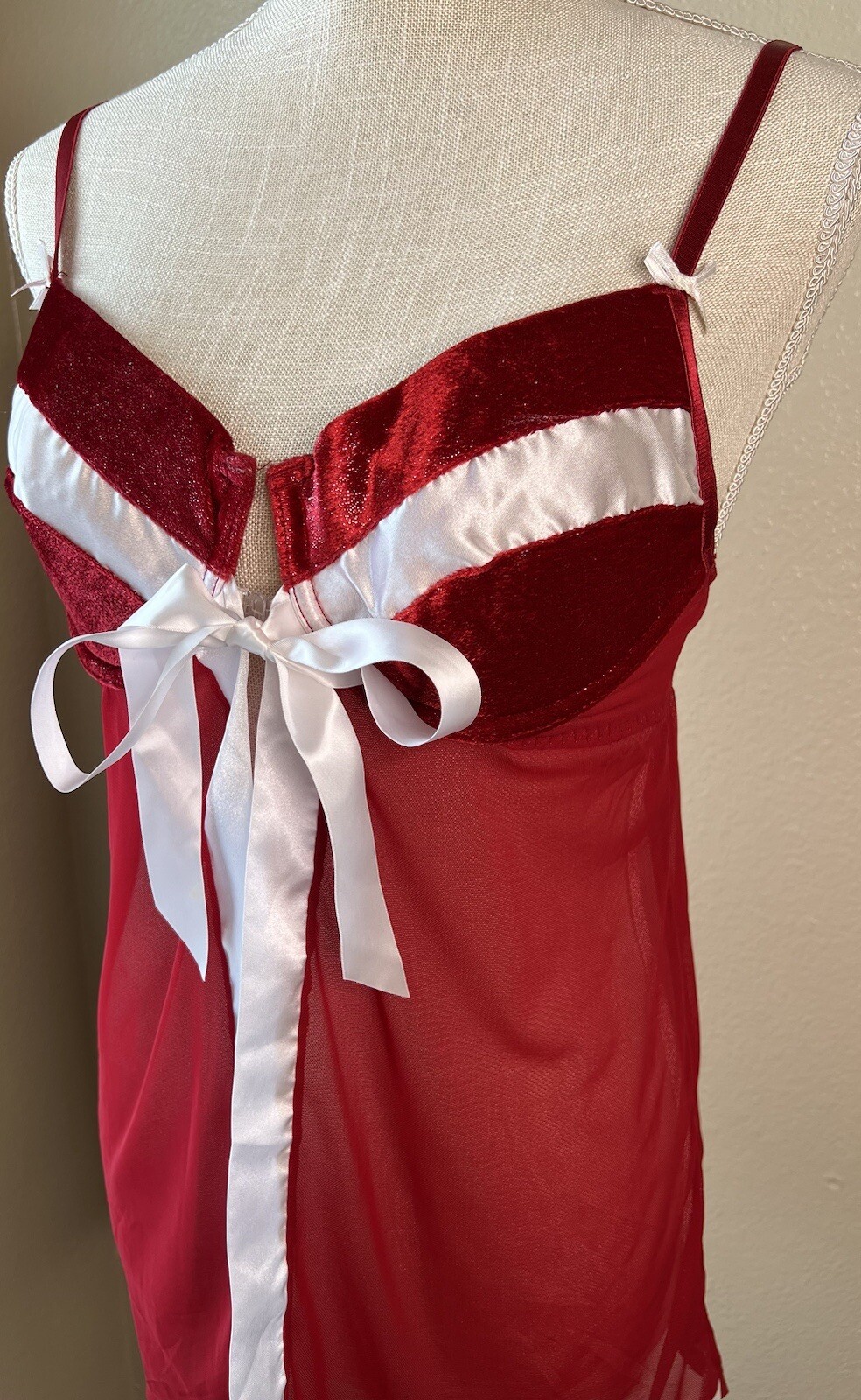 Vintage Secret Treasures Red Nightie Women’s Medium Short Chemise Front Closure