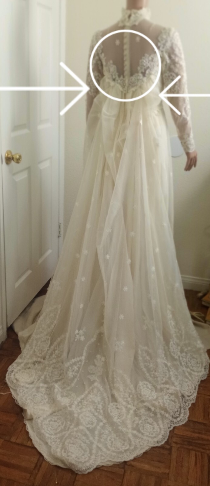 VINTAGE 60’s FRENCH CHANTILLY LACE HANDMADE BEIGE CLASSIC WEDDING DRESS SIZE 4