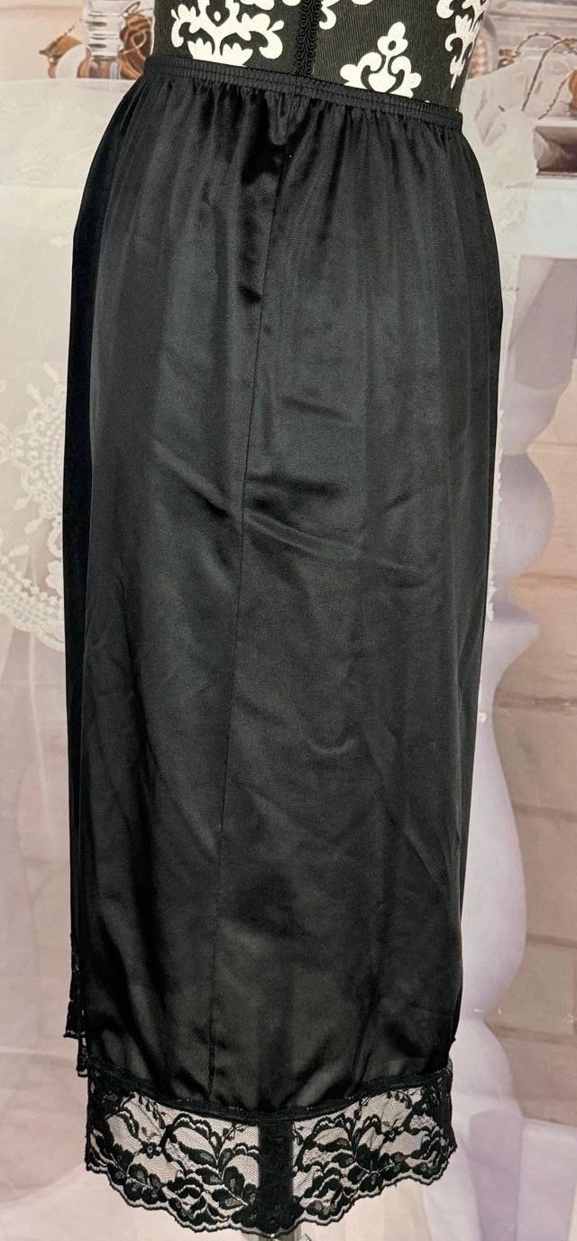 VTG 90’s Vassarette Black Elastic Waist Wide Laced Hem Nylon Half Slip M / 28”