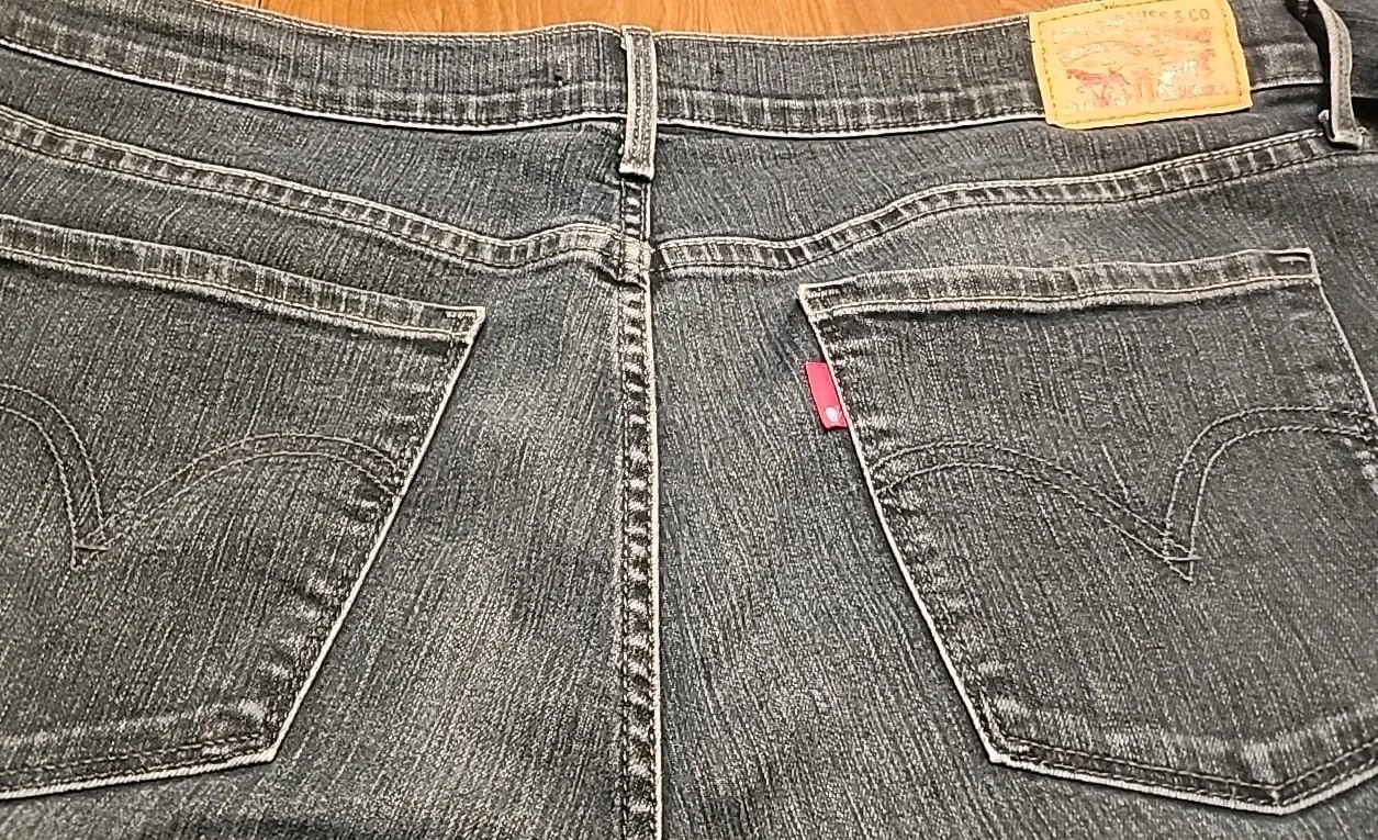 Pre-Owned – Women’s Levi’s 505 Straight Jeans – 14 L – Free Ship!