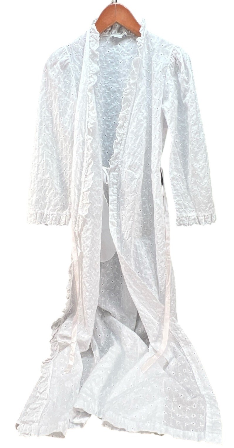 Night Flowers Vtg eyelet Tie Robe Women’s S Ruffled Collar Long Granny Core USA