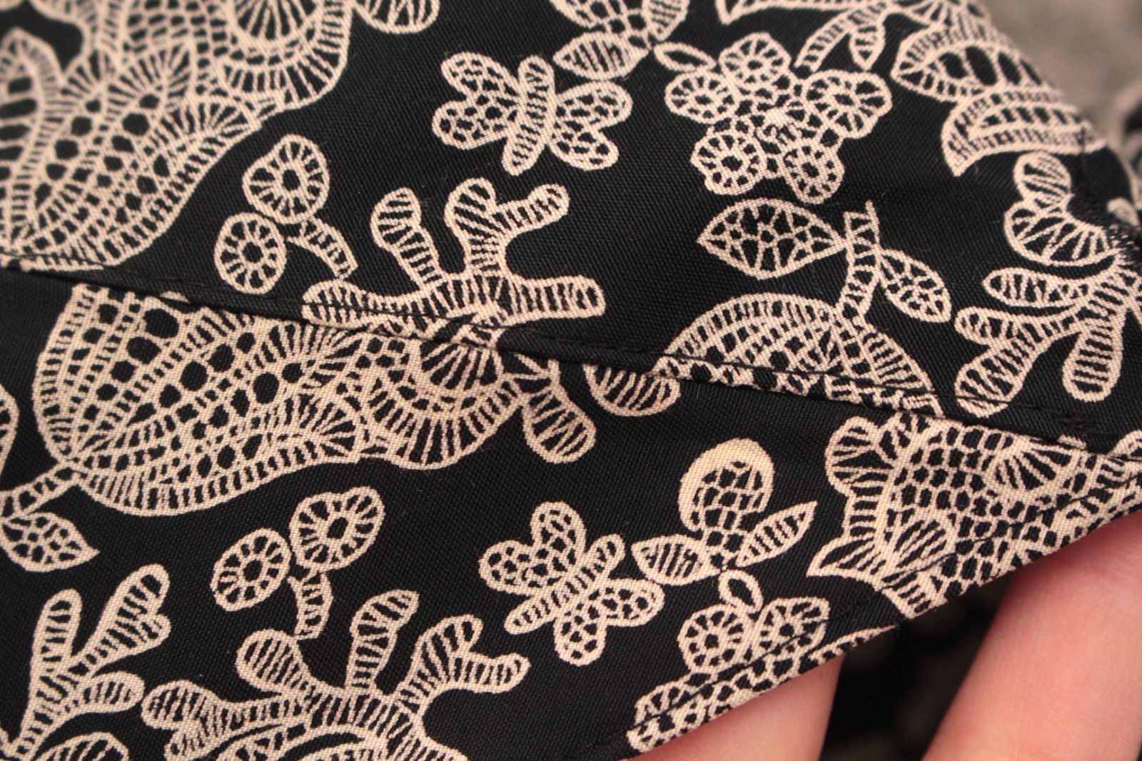 VTG Women’s 80s 90s Black & White Floral Print Laura Ashley Viscose Dress S/M