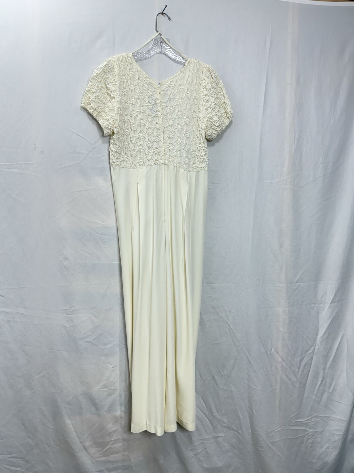 Jeffery & Dara P-12 Cream Short Sleeve Jumpsuit Textured Bodice Empire Waist EUC