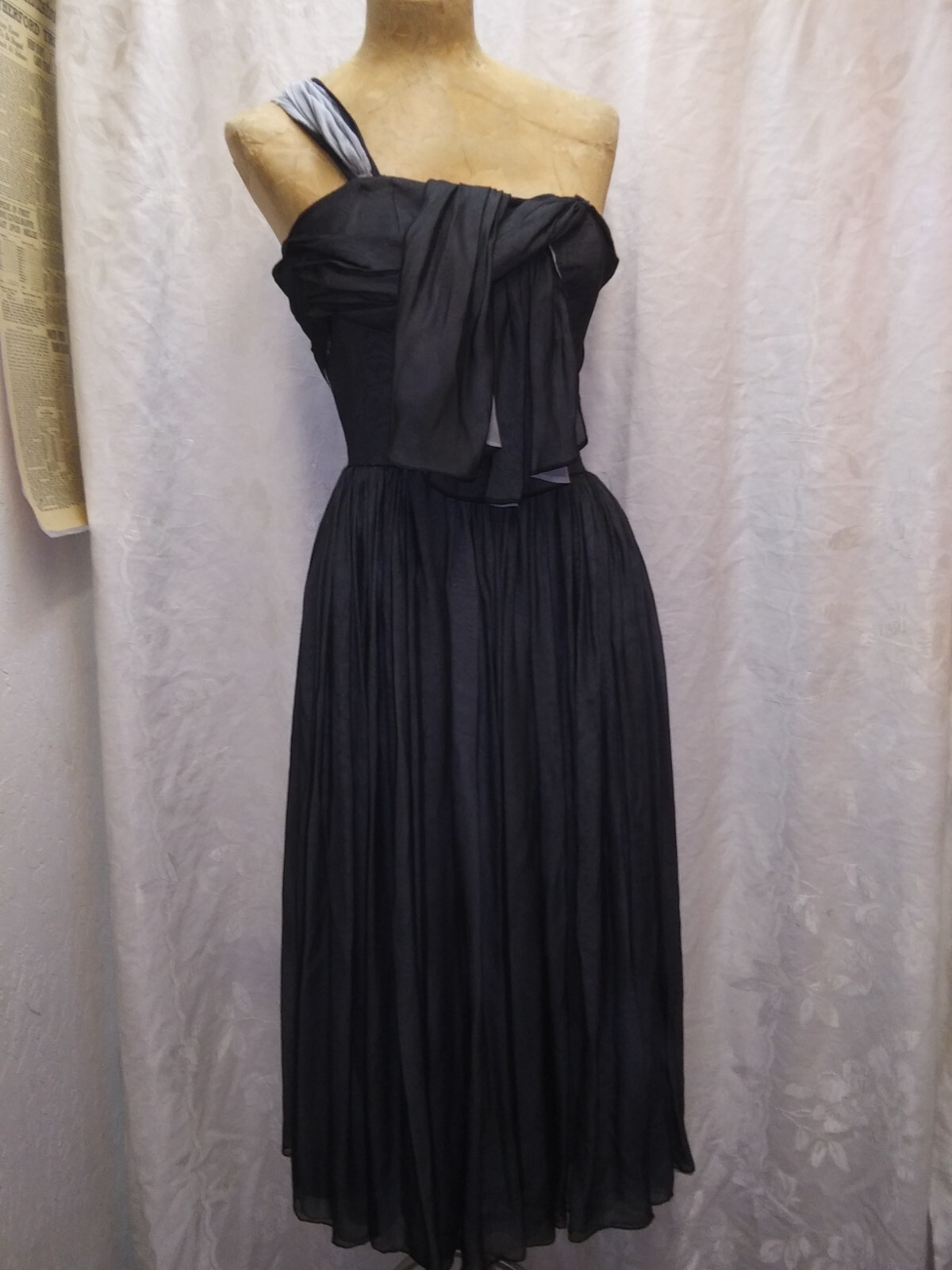 Vintage 1950’s Black & Gray Silk Glamorous Evening Cocktail Dress Size Small
