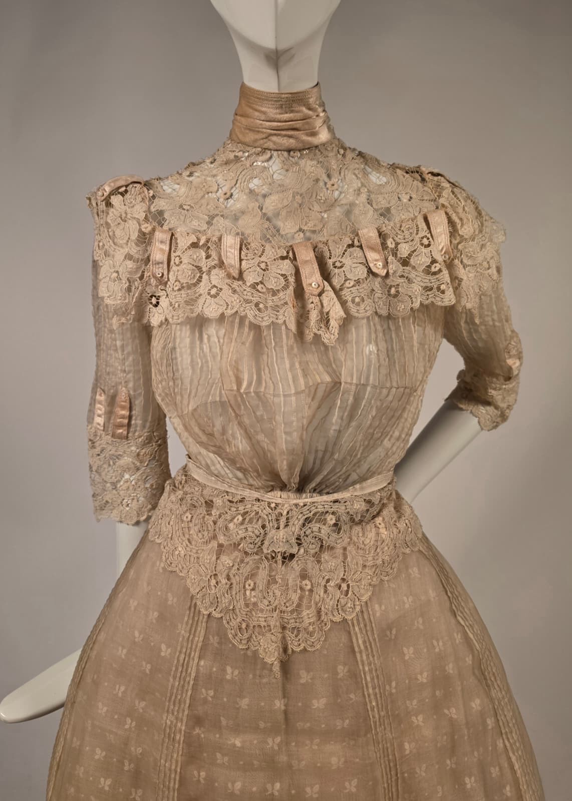 ETHEREAL EARLY EDWARDIAN COTTON ORGANDY DRESS W SPIDERWEB LACE + RICH RUFFLES