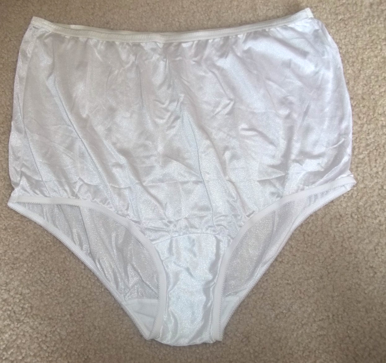 NWOT Vanity Fair Ravissant Full Brief Panties 15712 15-712 Sz 8 XL White Mexico