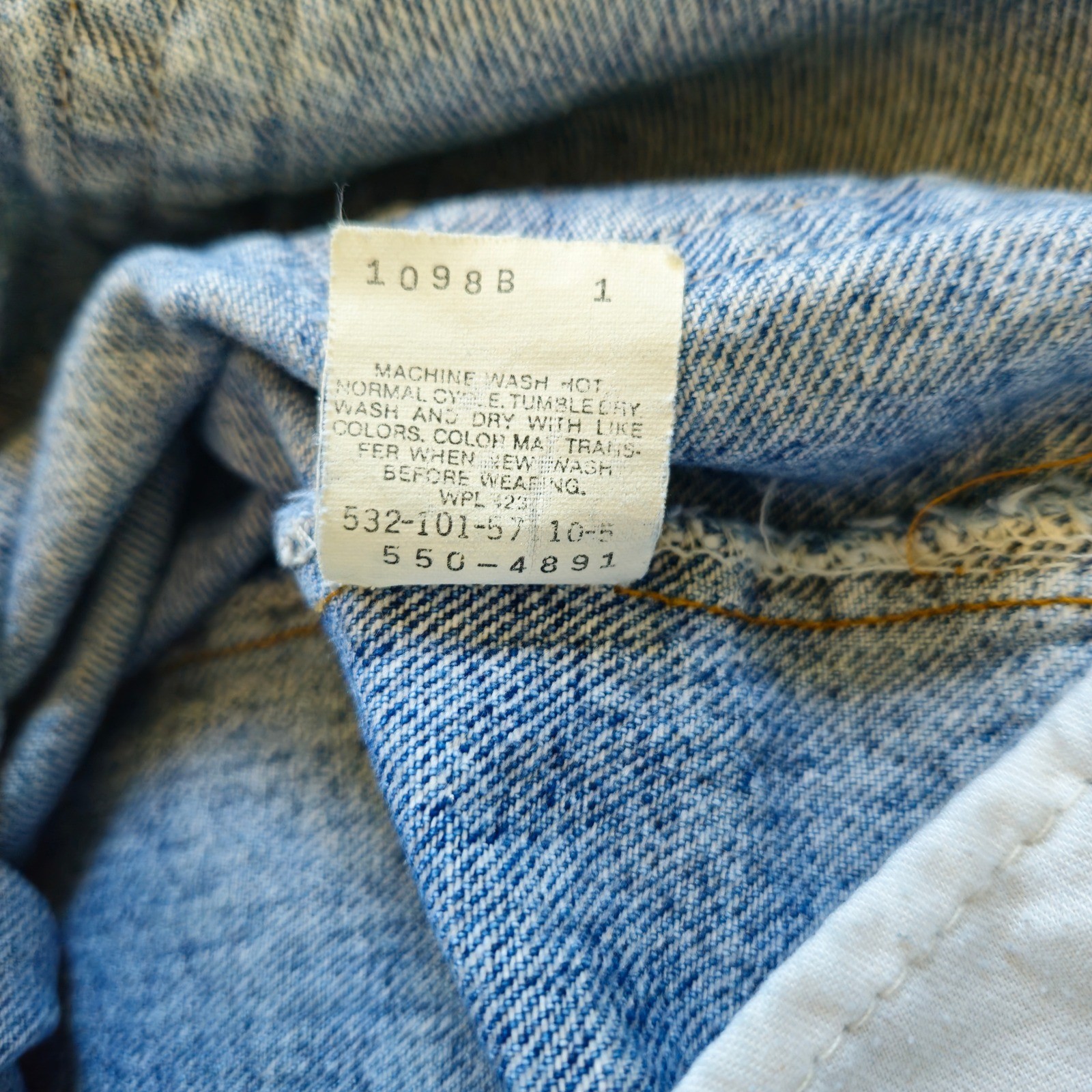 Vintage Levi’s 550 Jeans Oct 1998 Black Batwing Fade 28×30 Lt Wash Made in USA