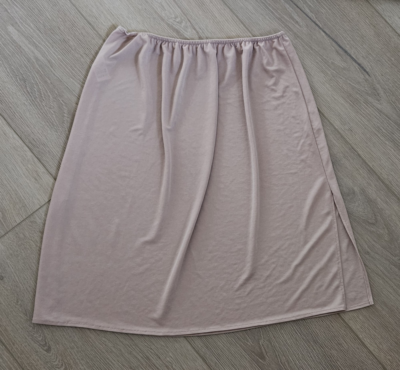 Vintage Vassarette Beige Liquid Knit Stretch Polyester A-line Half Slip L 22″