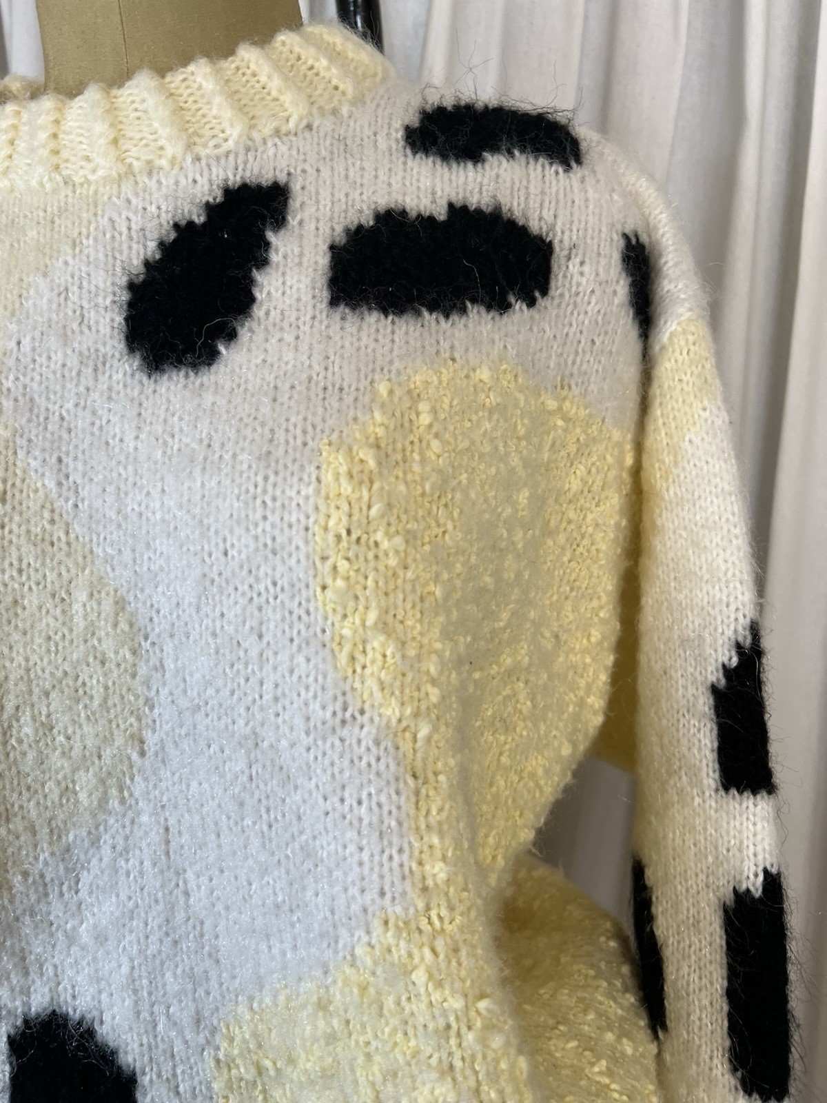 Vintage 80’s Chunky Thick Wool Graphic Print Yellow/white/black Sweater L