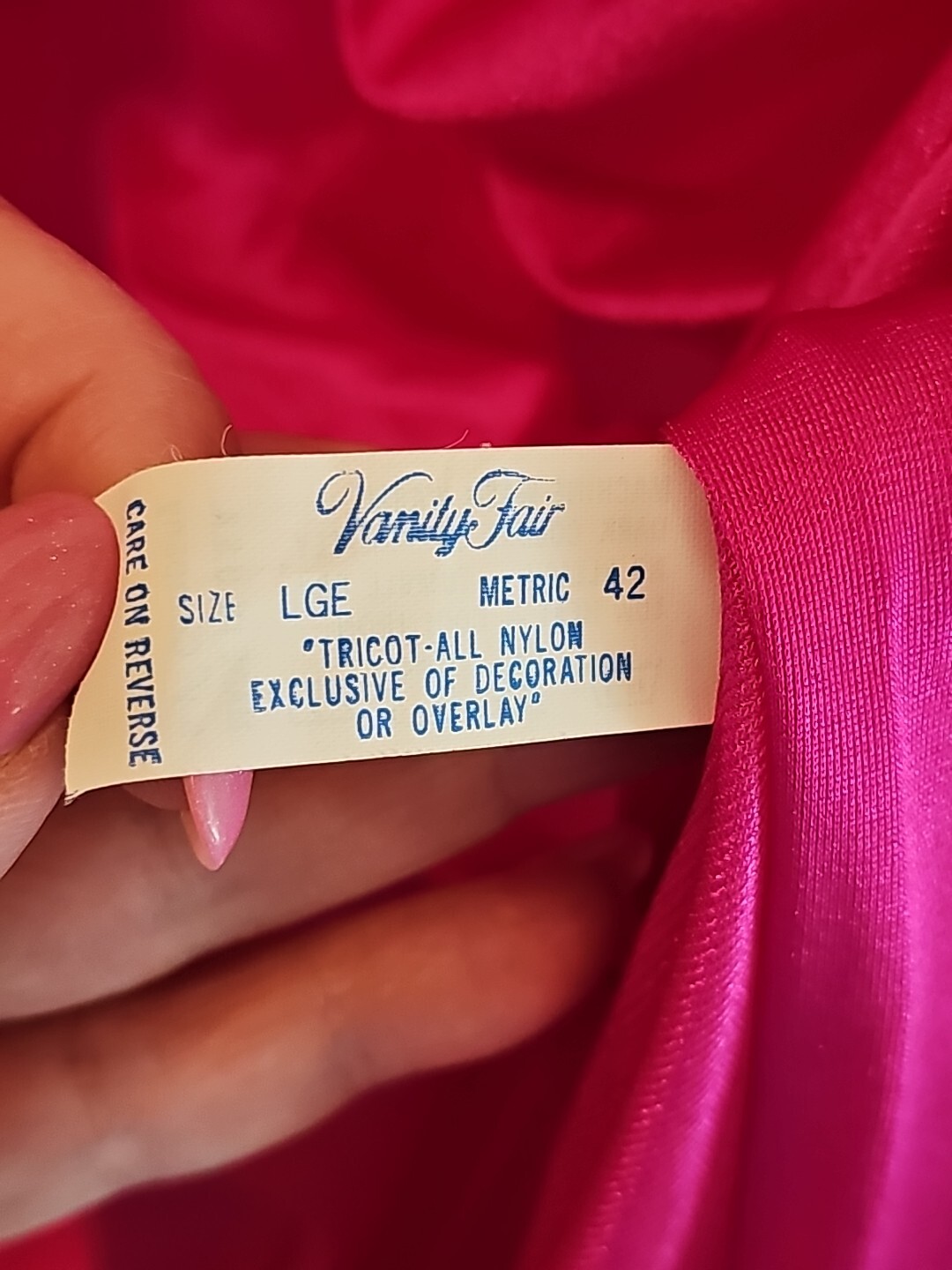 Vintge Vanity Fair Large Fuscia Nylon Embroidered Robe House Coat Loungewear