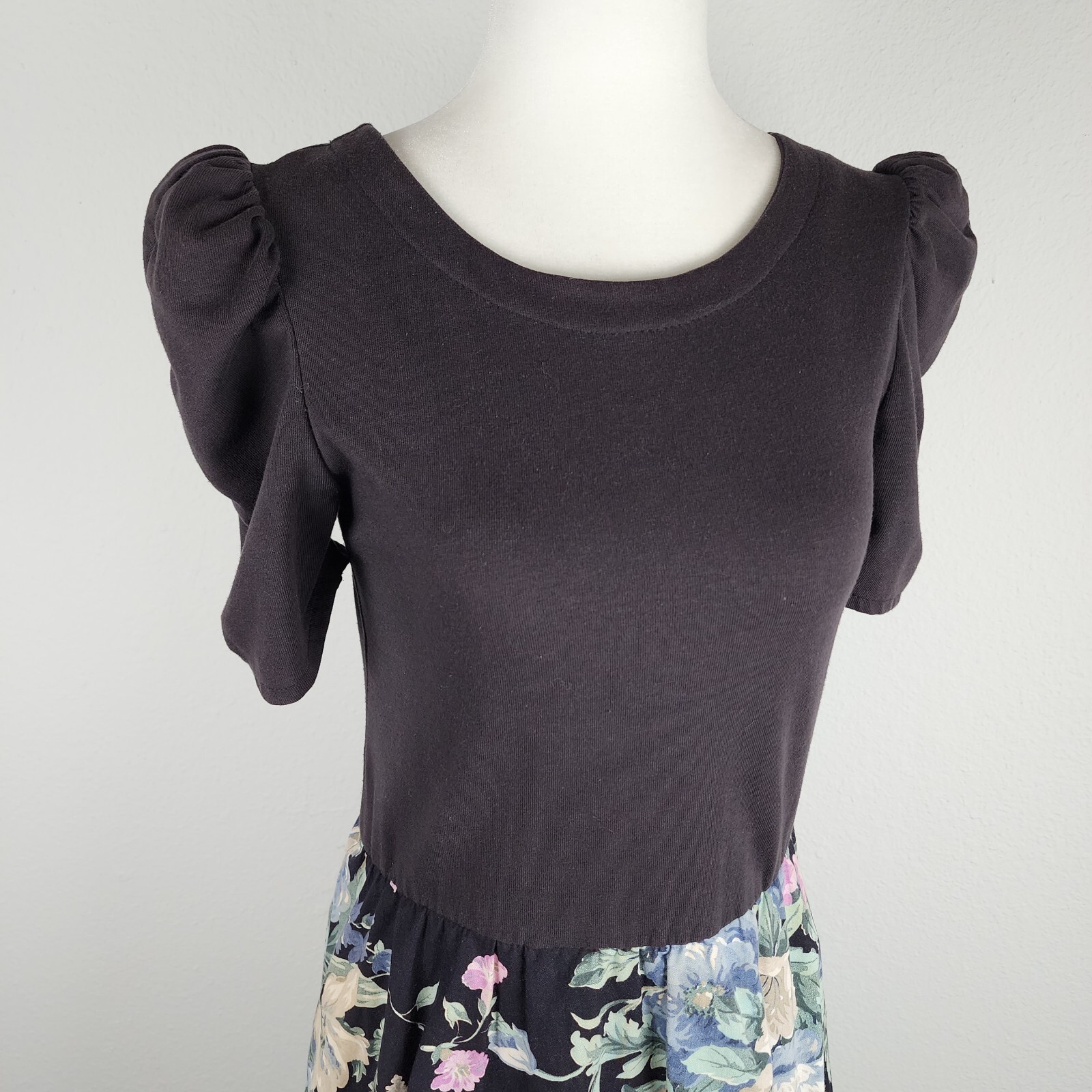 Vintage 80s 90s Dress Fit Flare Ashley Floral Print on Black Puff Sleeve 7/M